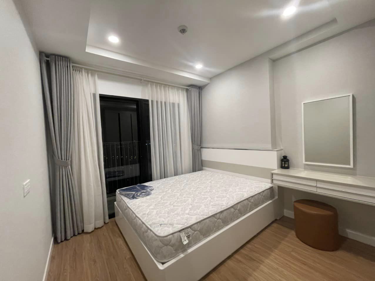 Bán căn hộ 2 ngủ 84m2 full đồ mới đẹp, dự án Kosmo Tây Hồ 6