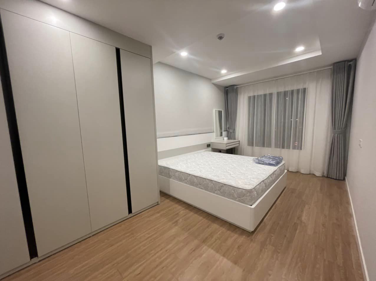 Bán căn hộ 2 ngủ 84m2 full đồ mới đẹp, dự án Kosmo Tây Hồ 8