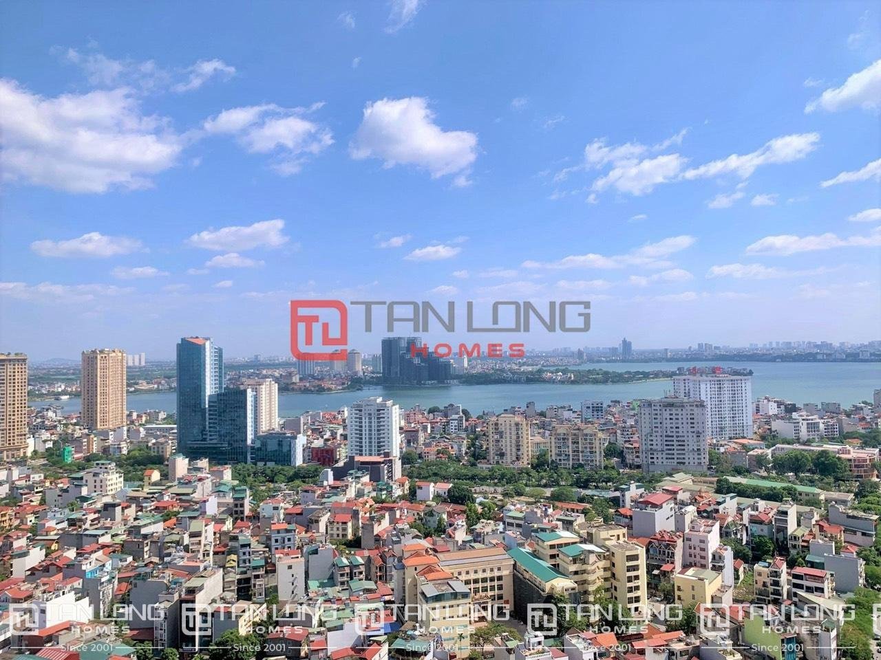 Bán căn hộ 2 ngủ 84m2 full đồ view Hồ Tây tòa Kosmo Xuân La 10