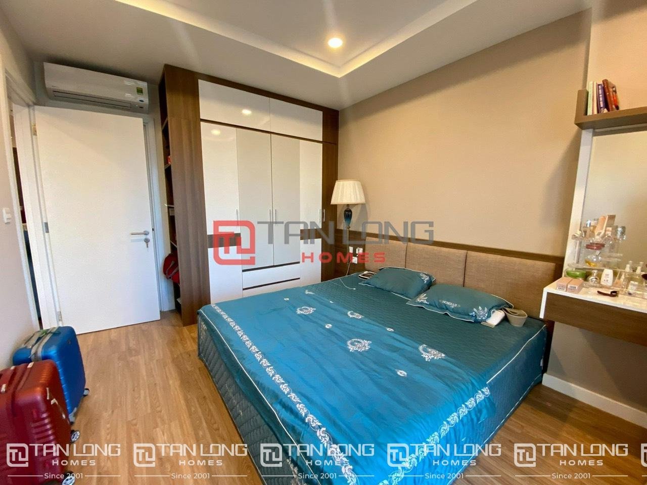 Bán căn hộ 2 ngủ 84m2 full đồ view Hồ Tây tòa Kosmo Xuân La 6