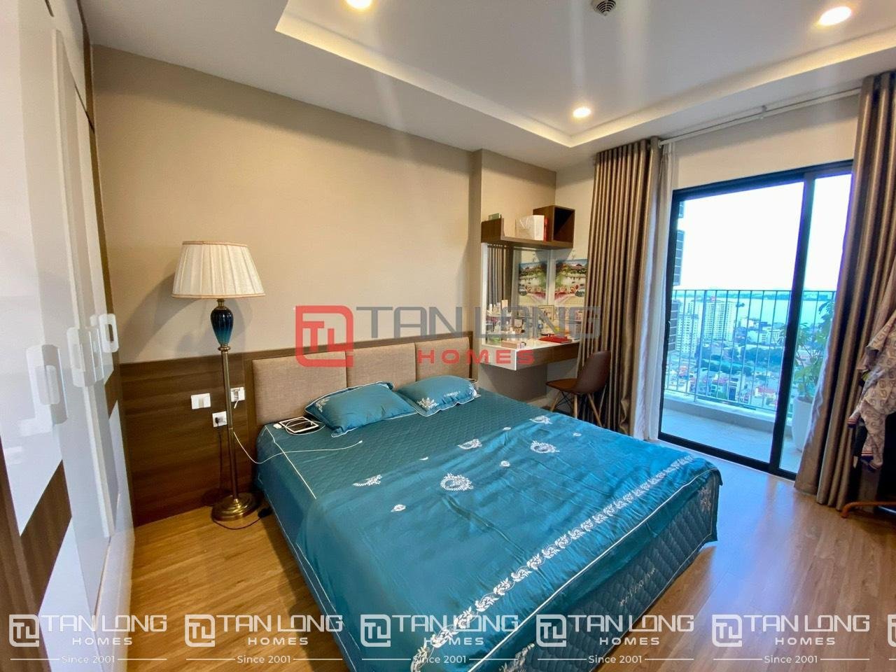 Bán căn hộ 2 ngủ 84m2 full đồ view Hồ Tây tòa Kosmo Xuân La 7