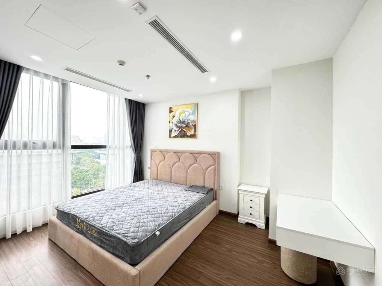 Bán căn hộ 2 phòng ngủ hướng chính Nam tầng trung view công viên đủ đồ tại KĐT Nghĩa Đô 4