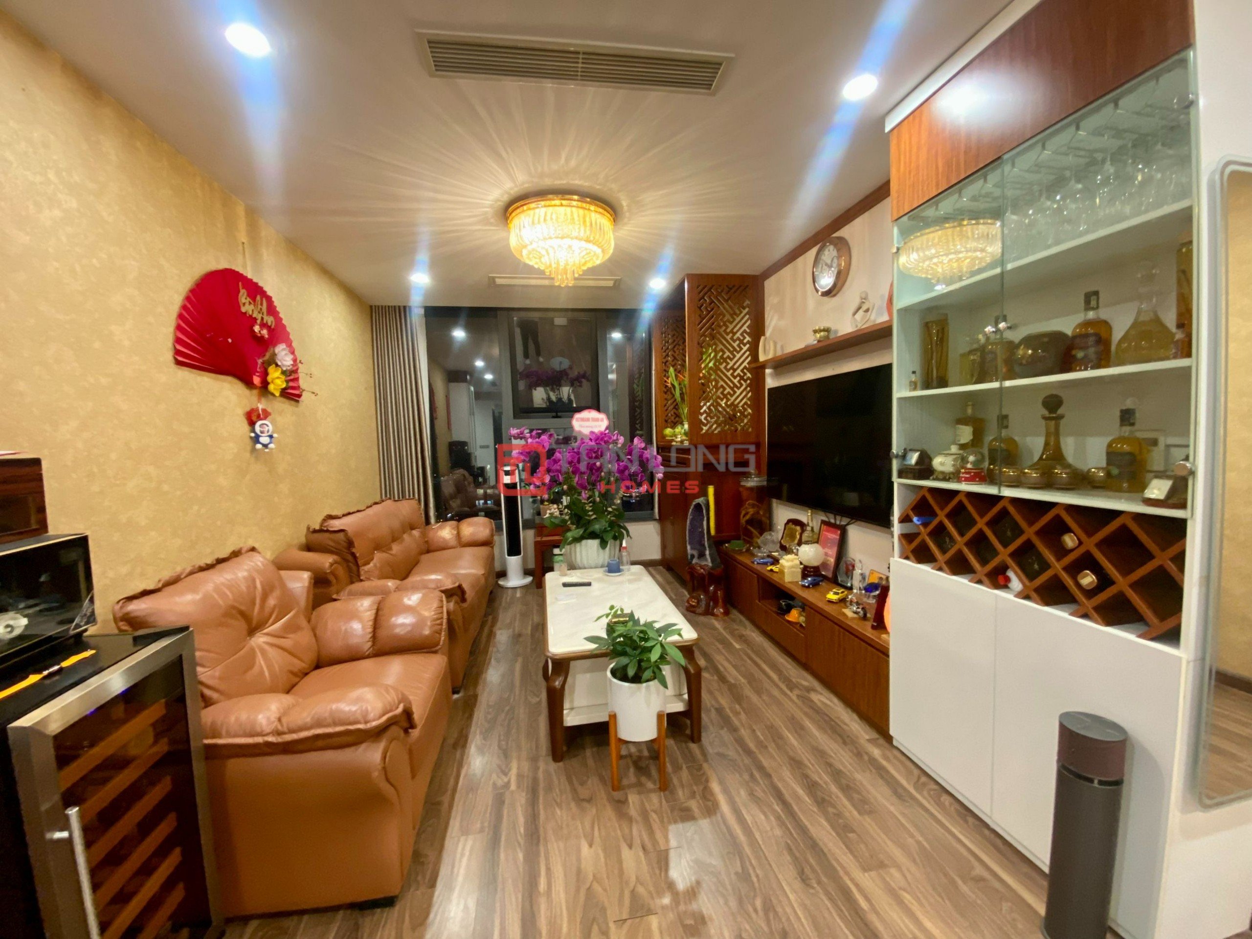 Bán căn hộ 2PN/93,3m2 full đồ liền tường, view công viên hồ điều hòa tại N01T8 1