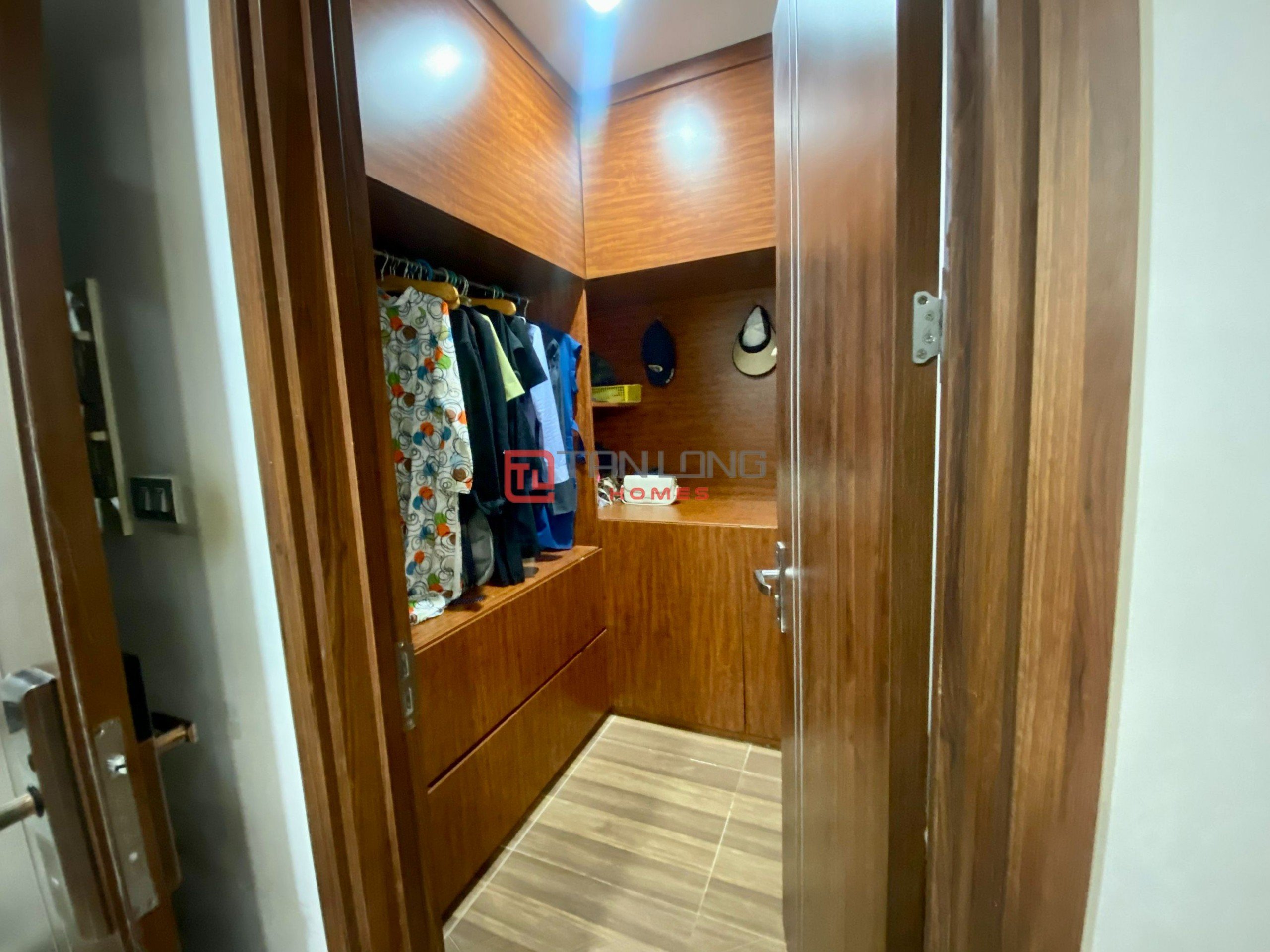 Bán căn hộ 2PN/93,3m2 full đồ liền tường, view công viên hồ điều hòa tại N01T8 10