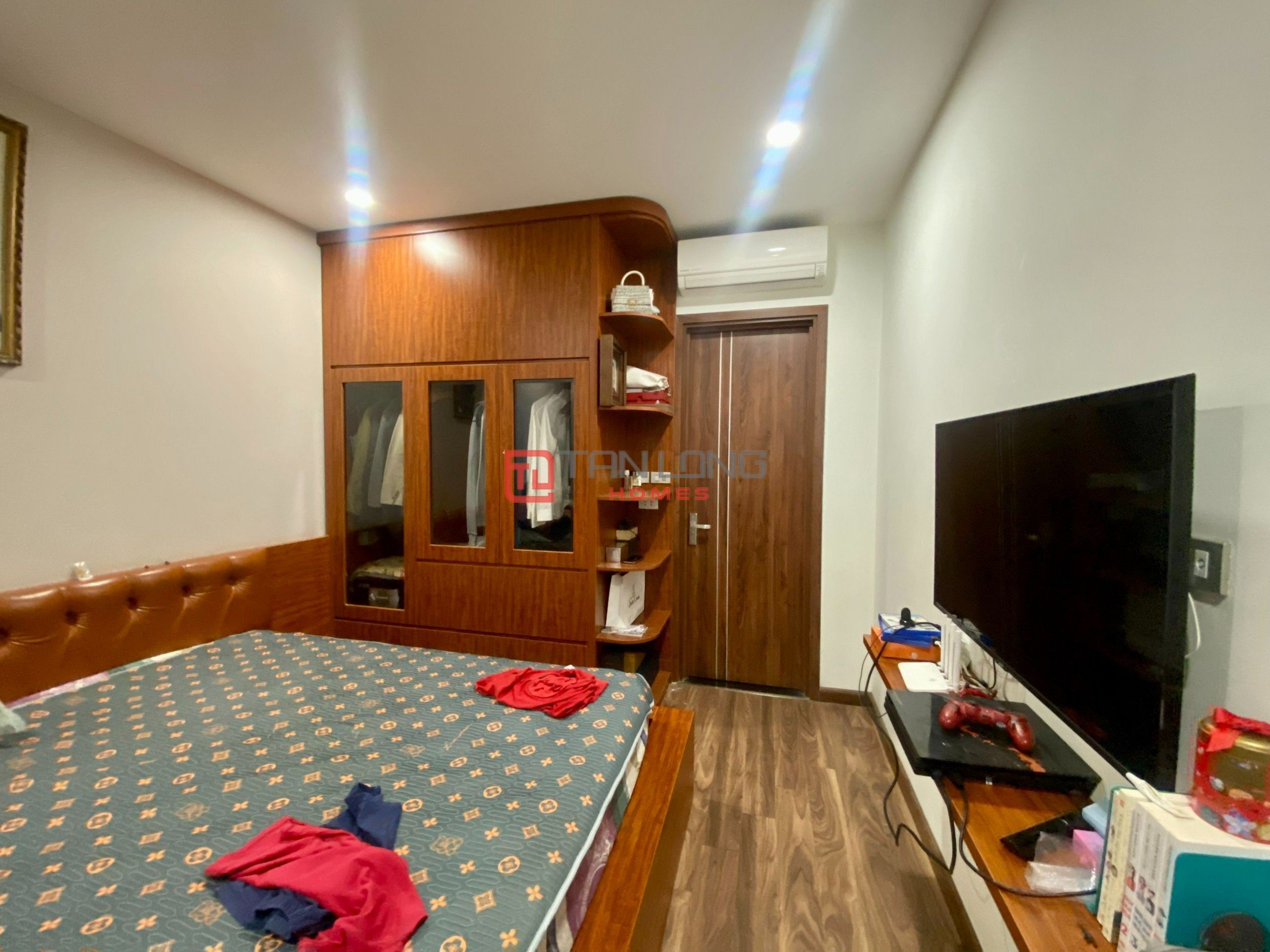 Bán căn hộ 2PN/93,3m2 full đồ liền tường, view công viên hồ điều hòa tại N01T8 11