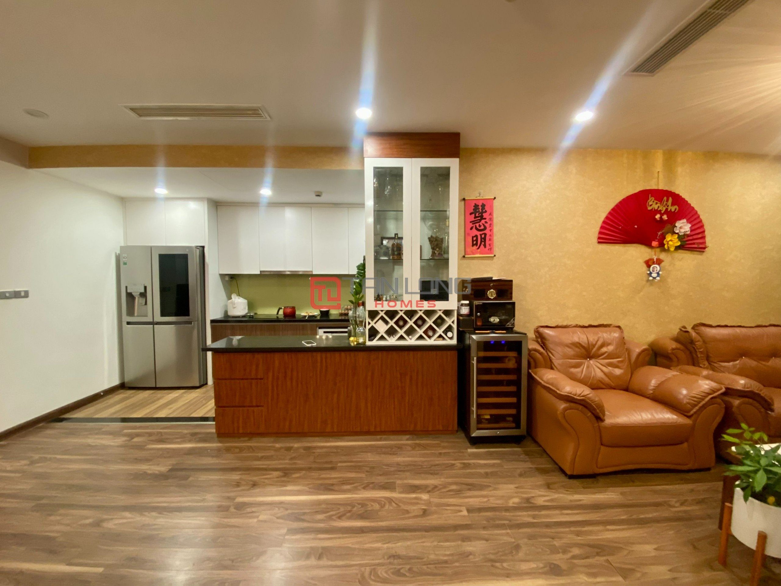Bán căn hộ 2PN/93,3m2 full đồ liền tường, view công viên hồ điều hòa tại N01T8 4