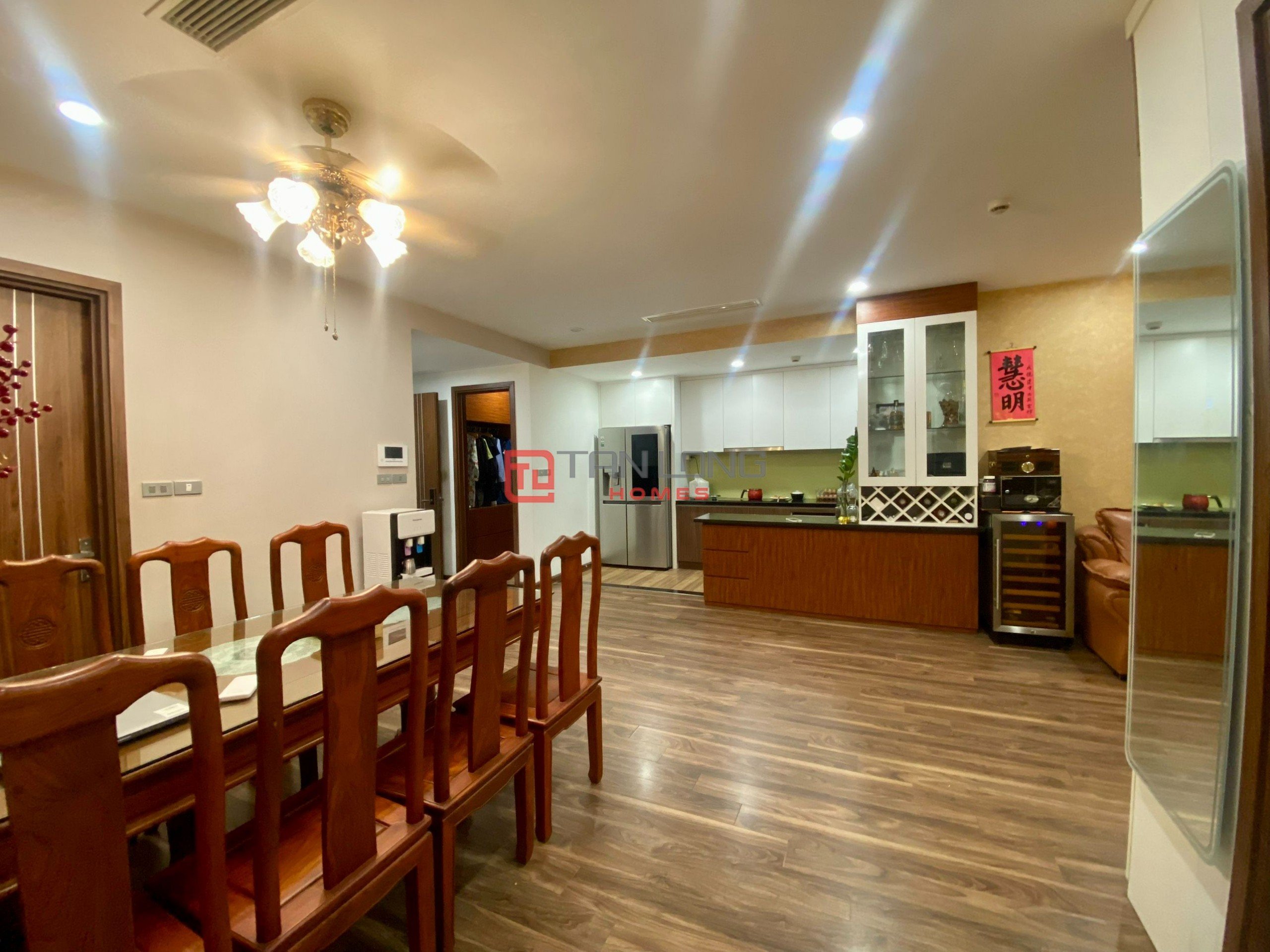 Bán căn hộ 2PN/93,3m2 full đồ liền tường, view công viên hồ điều hòa tại N01T8 6