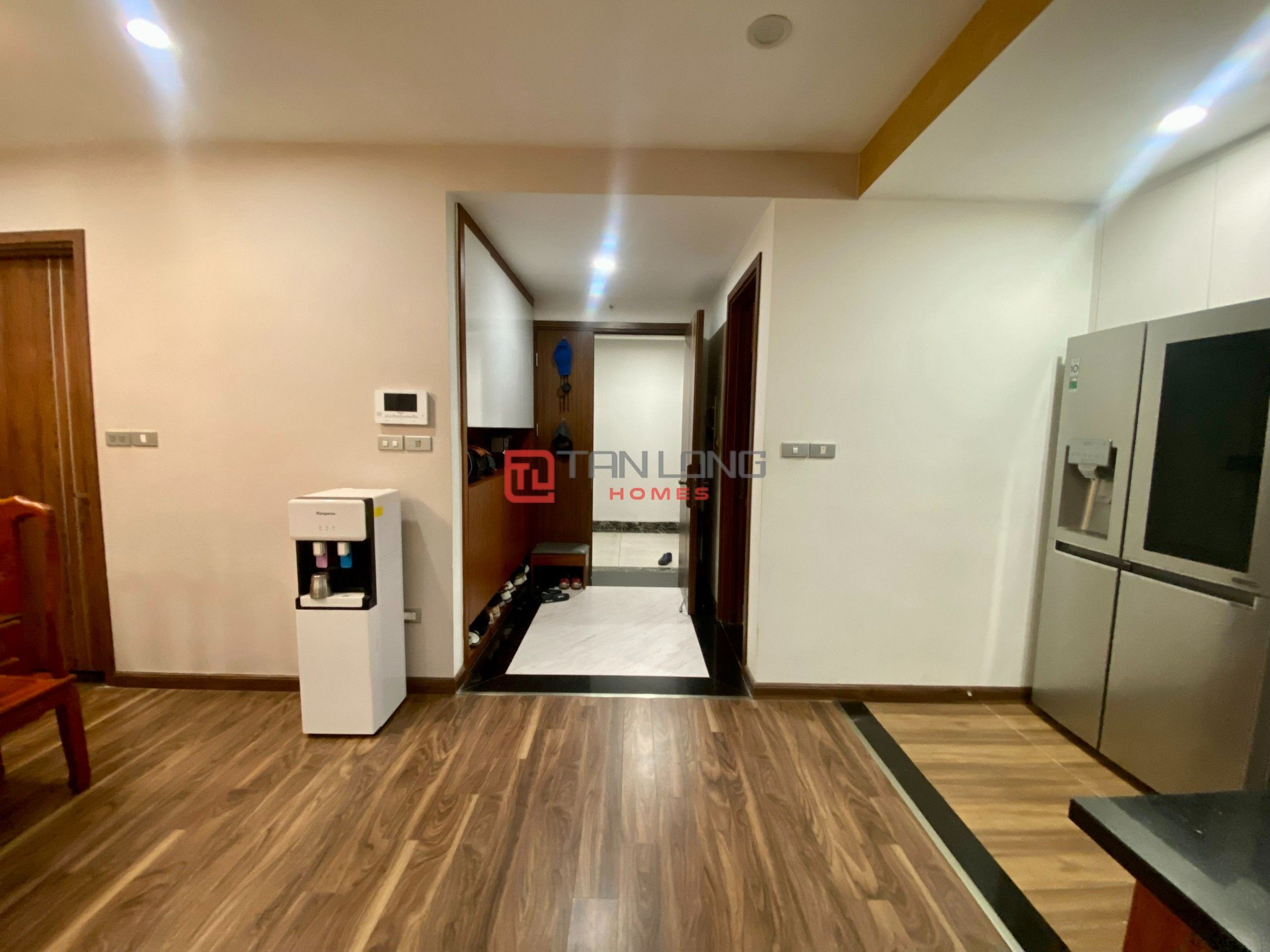 Bán căn hộ 2PN/93,3m2 full đồ liền tường, view công viên hồ điều hòa tại N01T8 7
