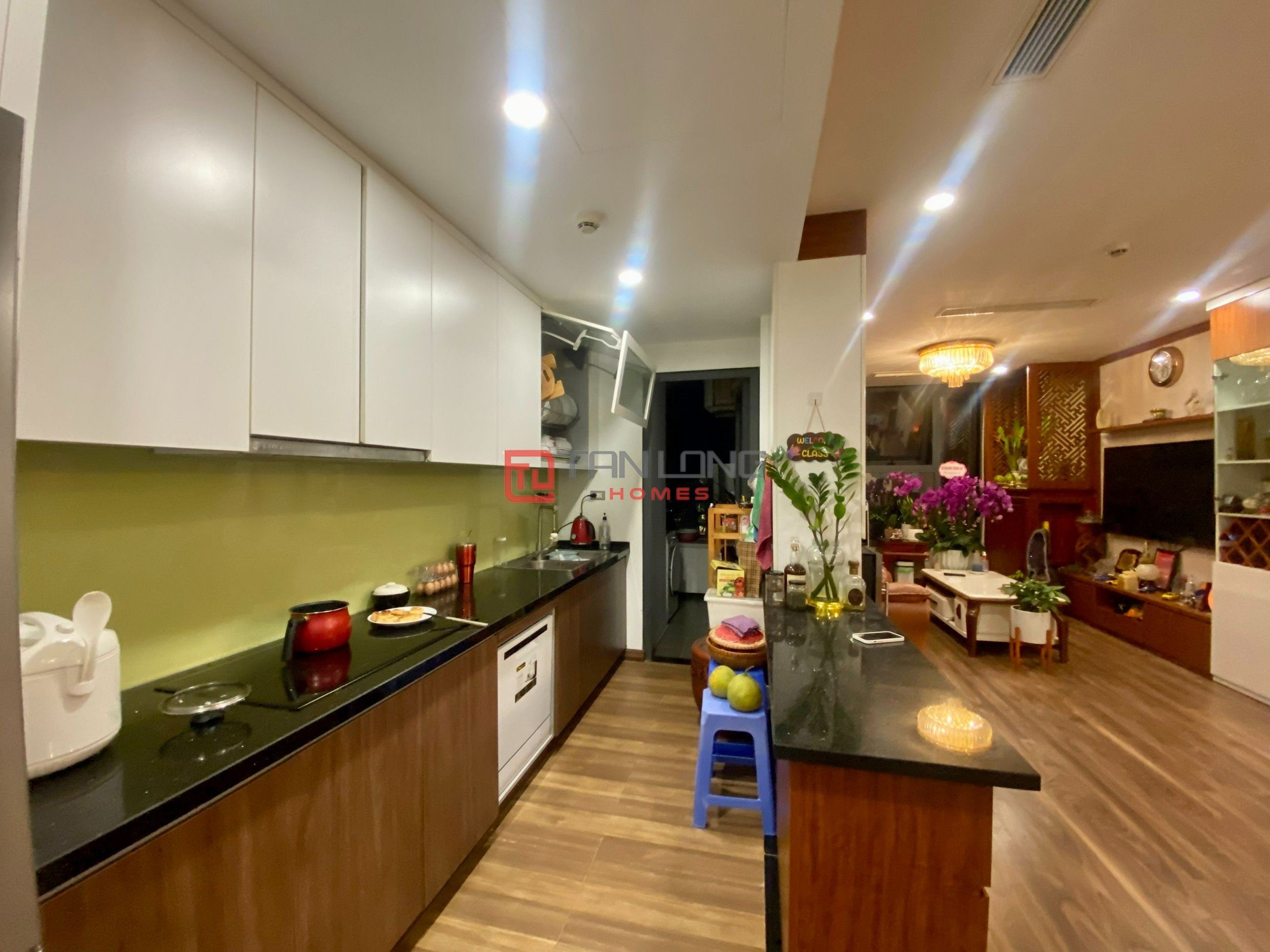 Bán căn hộ 2PN/93,3m2 full đồ liền tường, view công viên hồ điều hòa tại N01T8 8
