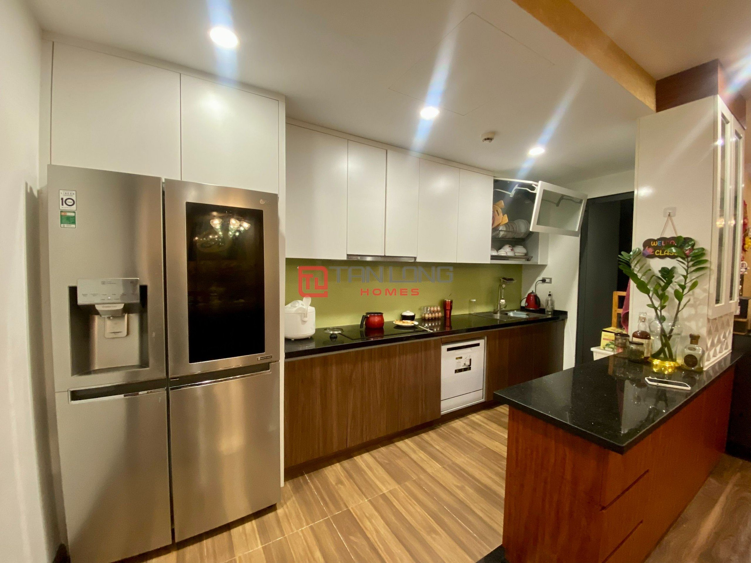 Bán căn hộ 2PN/93,3m2 full đồ liền tường, view công viên hồ điều hòa tại N01T8 9