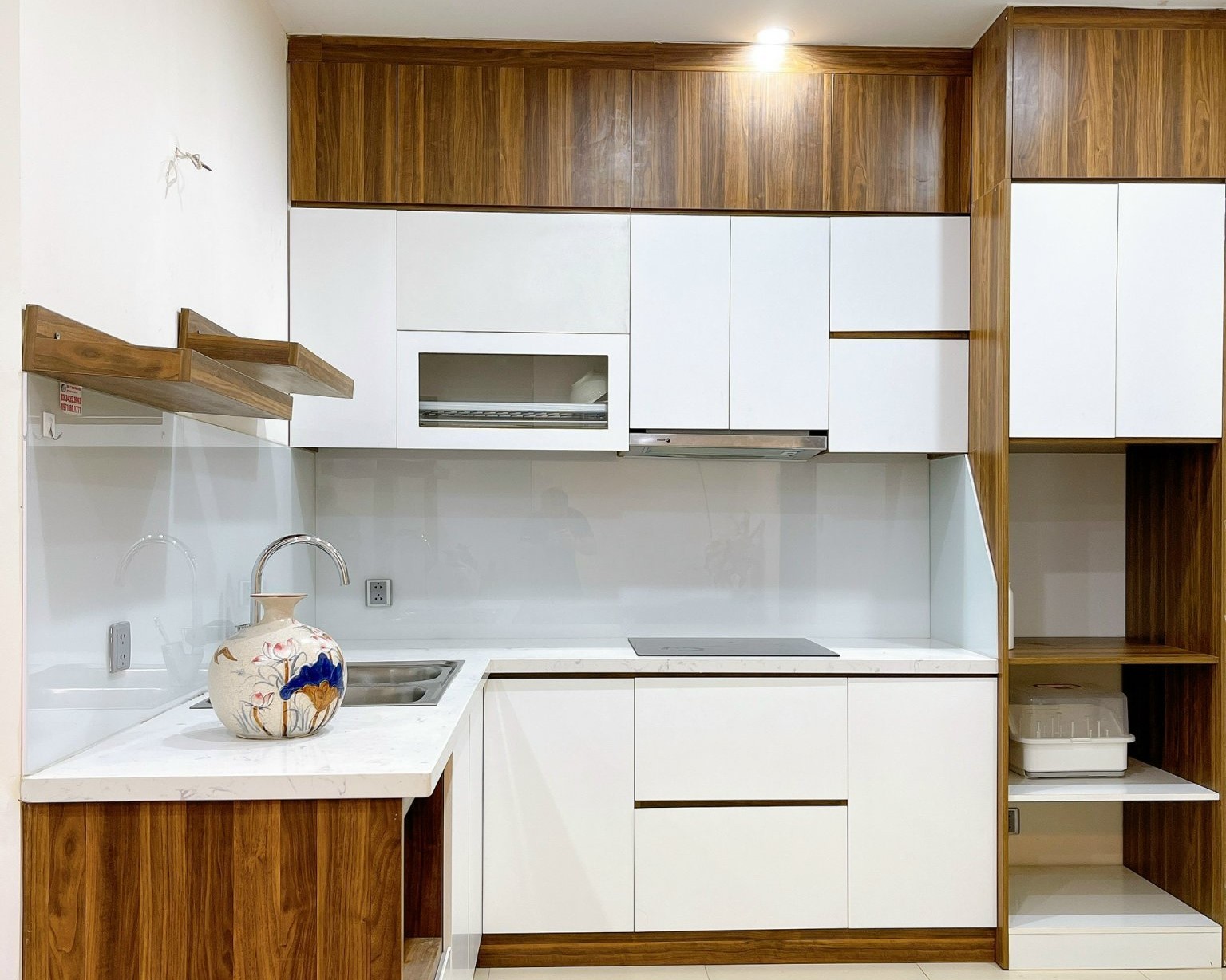 Bán căn hộ 3 ngủ 105m2 full đồ, có sổ đỏ + slot ô tô tòa N02T1 Ngoại Giao Đoàn 3