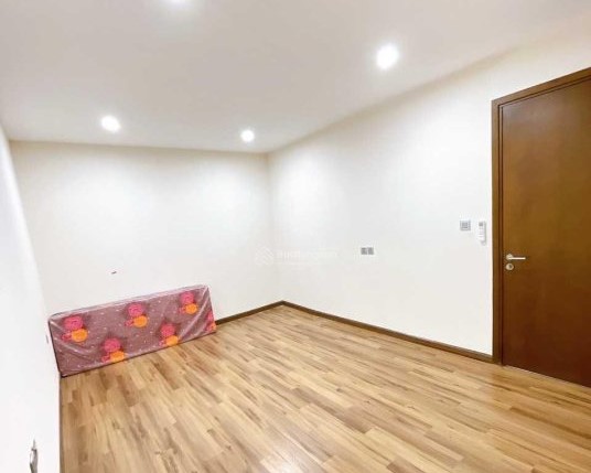 Bán căn hộ 3 ngủ 105m2 full đồ, có sổ đỏ + slot ô tô tòa N02T1 Ngoại Giao Đoàn 6