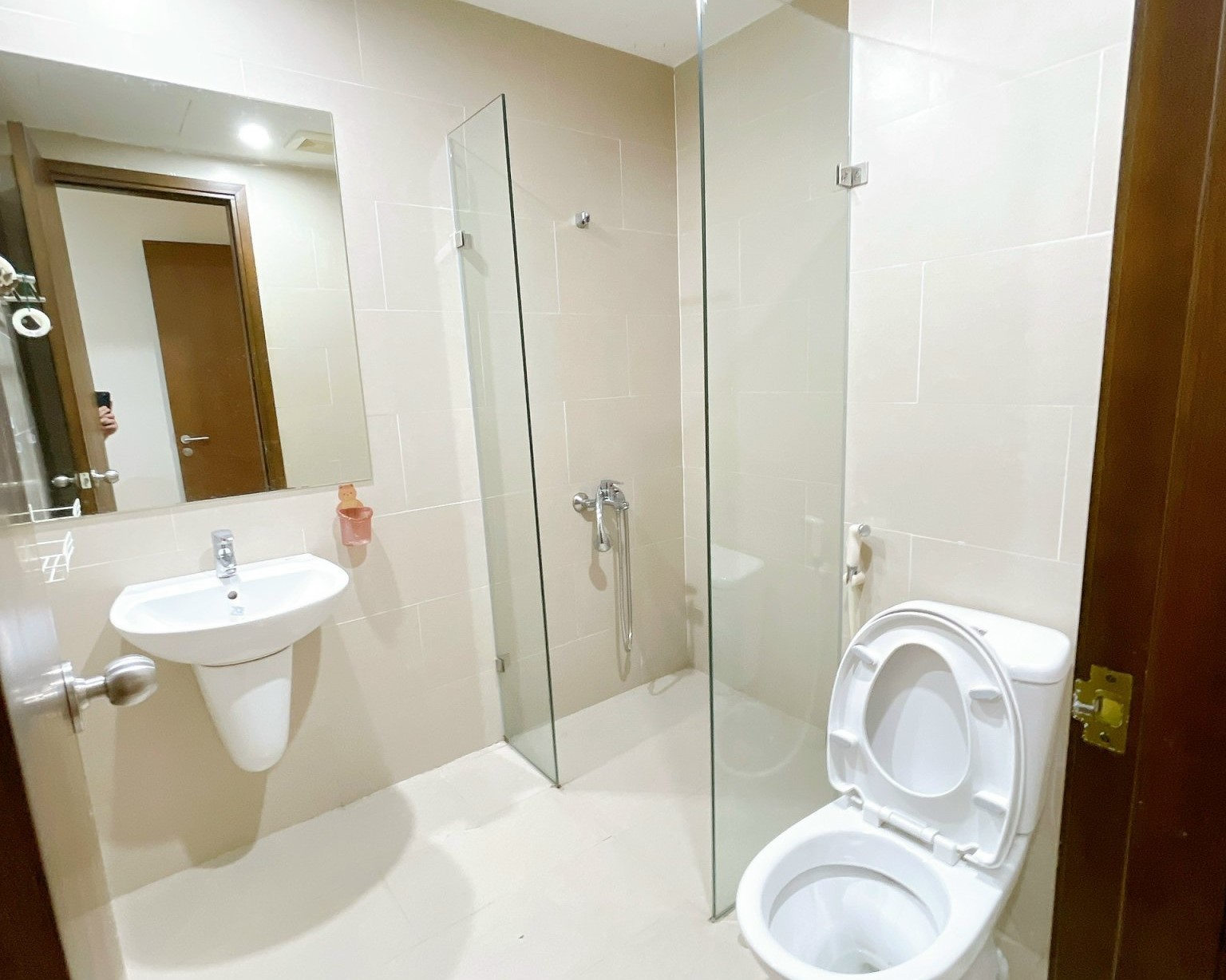 Bán căn hộ 3 ngủ 105m2 full đồ, có sổ đỏ + slot ô tô tòa N02T1 Ngoại Giao Đoàn 7