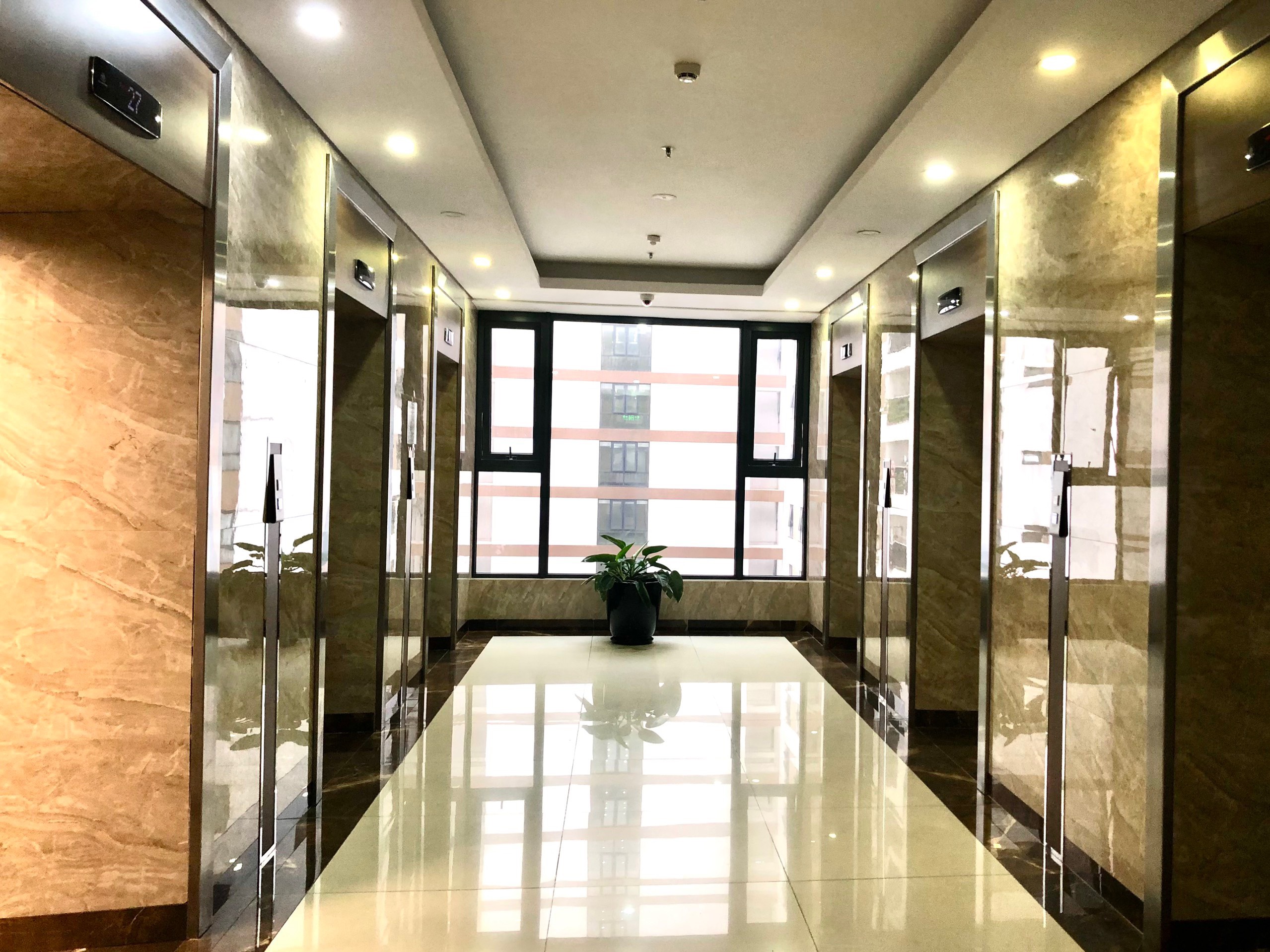 Bán căn hộ 3 ngủ 109,5m2 tầng cao view đẹp, có sổ đỏ tòa N01T4 Ngoại Giao Đoàn 11