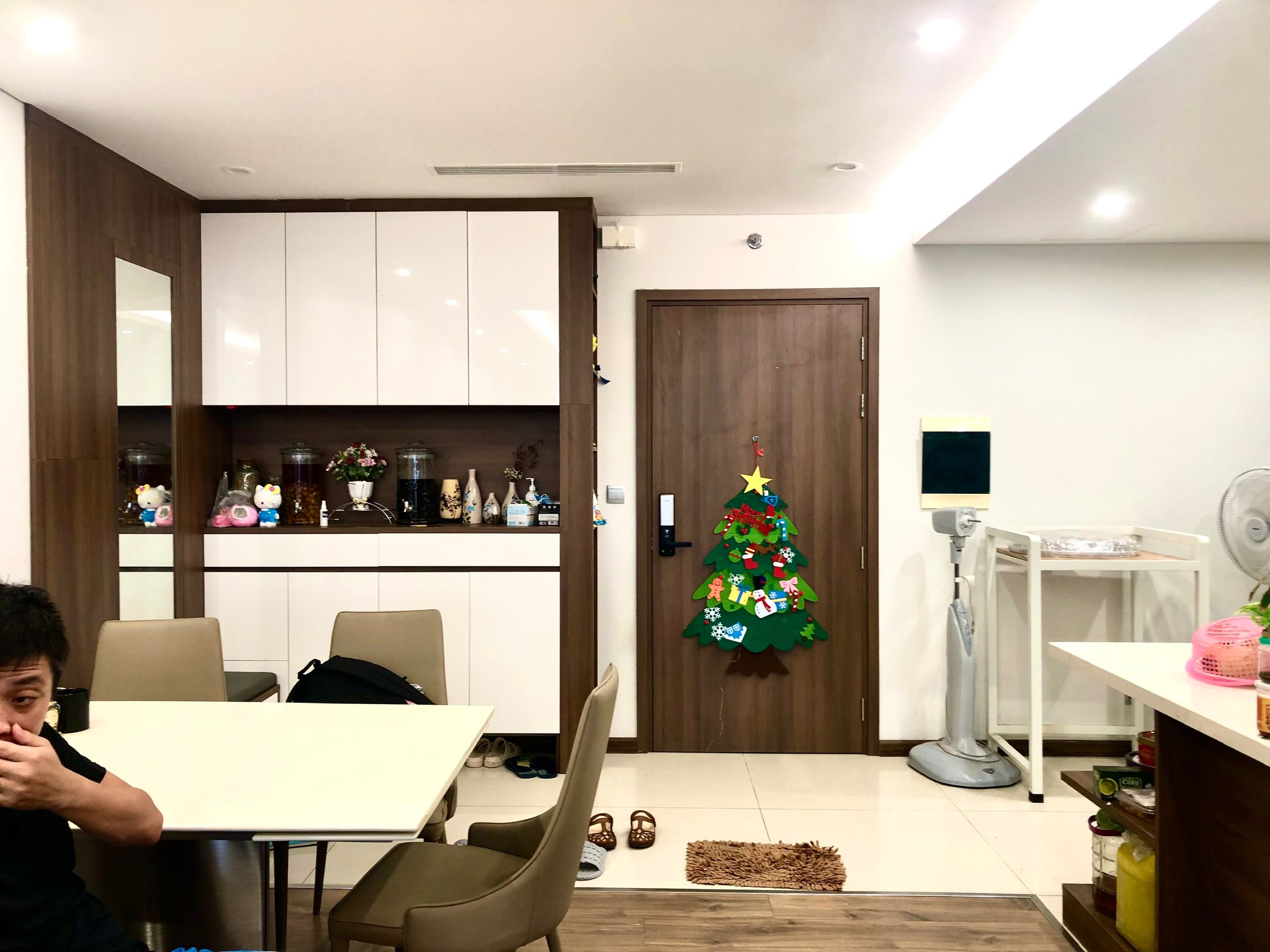 Bán căn hộ 3 ngủ 109,5m2 tầng cao view đẹp, có sổ đỏ tòa N01T4 Ngoại Giao Đoàn 3