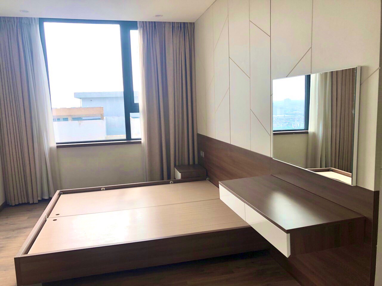 Bán căn hộ 3 ngủ 109,5m2 tầng cao view đẹp, có sổ đỏ tòa N01T4 Ngoại Giao Đoàn 8