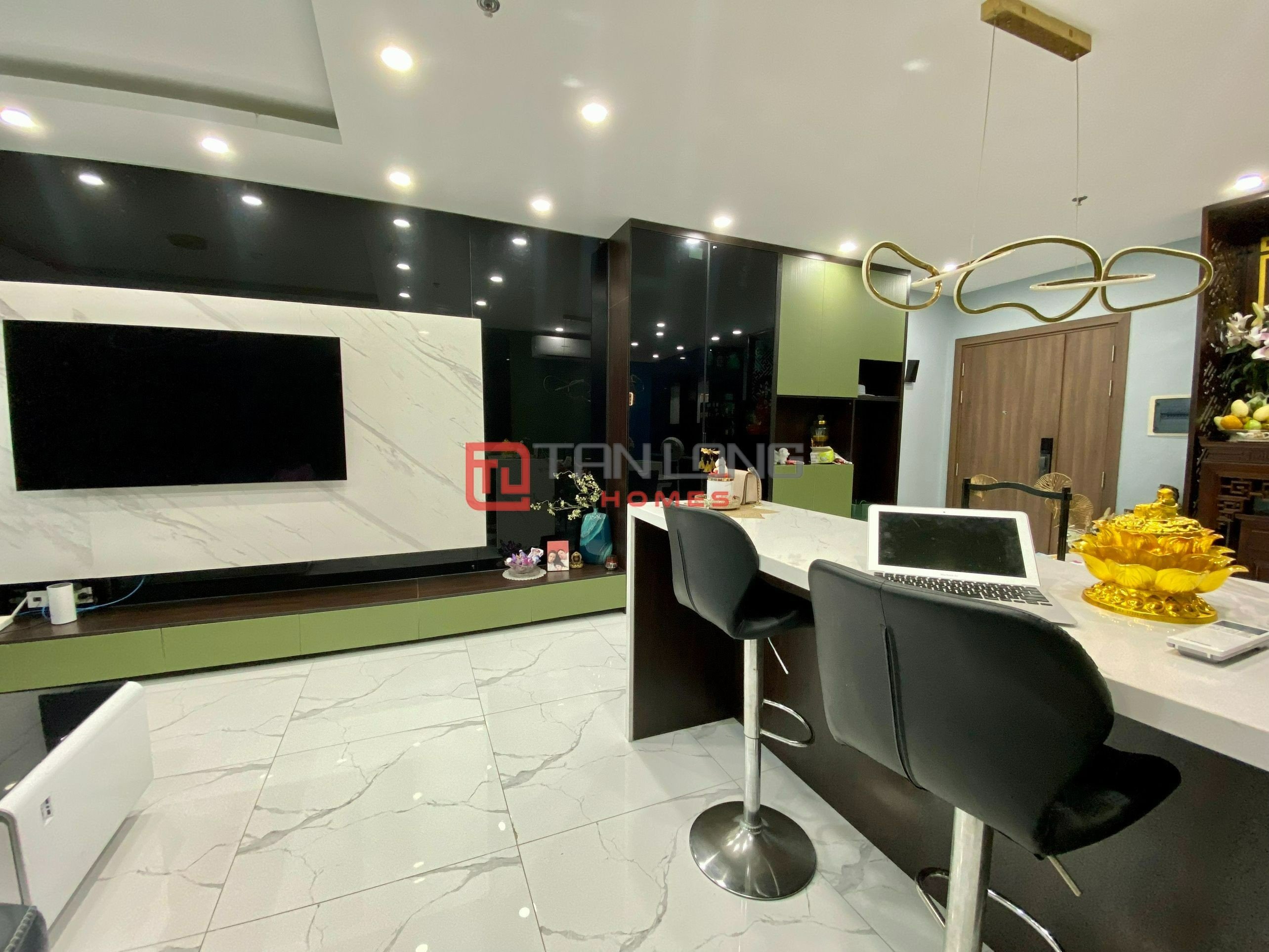 Bán căn hộ 3 ngủ 111,8m2 full đồ view thoáng, sổ có sẵn tại N03T3 Ngoại Giao Đoàn 2