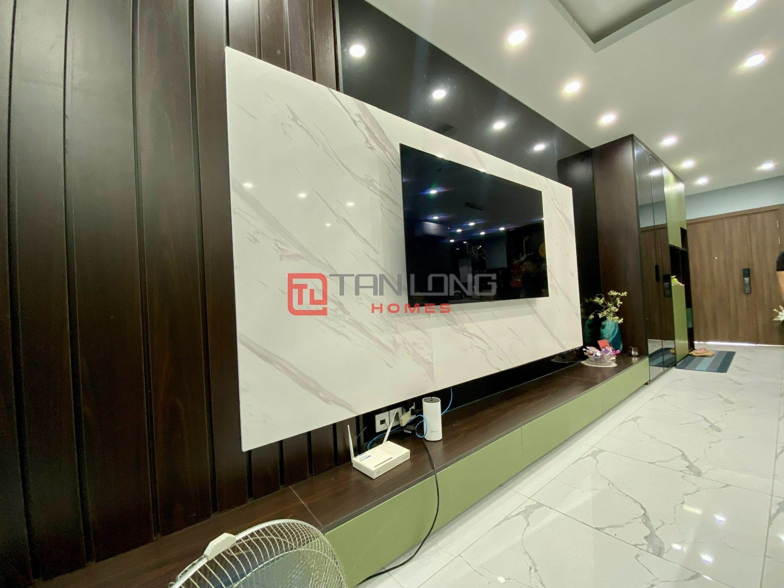 Bán căn hộ 3 ngủ 111,8m2 full đồ view thoáng, sổ có sẵn tại N03T3 Ngoại Giao Đoàn 3