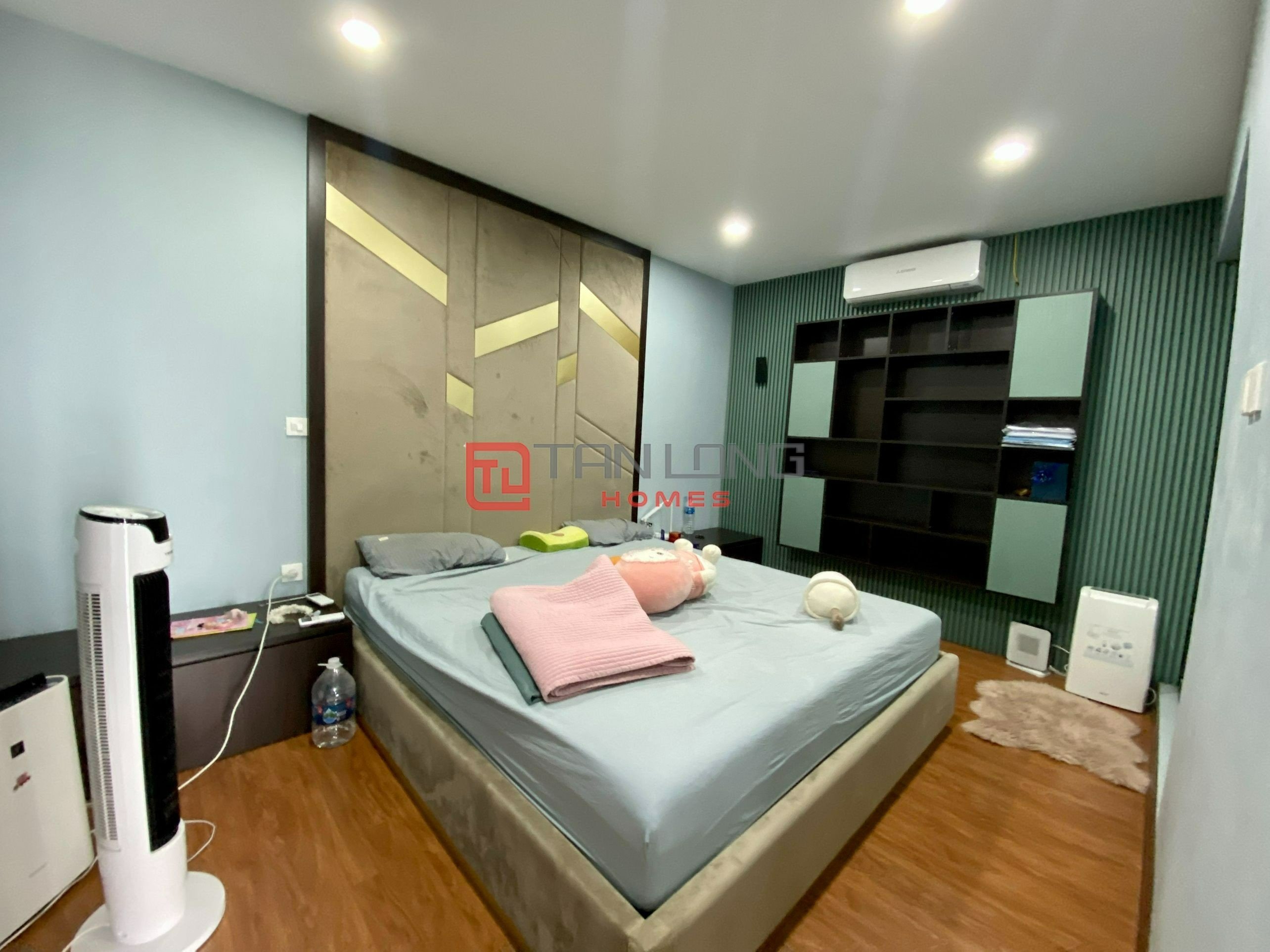 Bán căn hộ 3 ngủ 111,8m2 full đồ view thoáng, sổ có sẵn tại N03T3 Ngoại Giao Đoàn 5