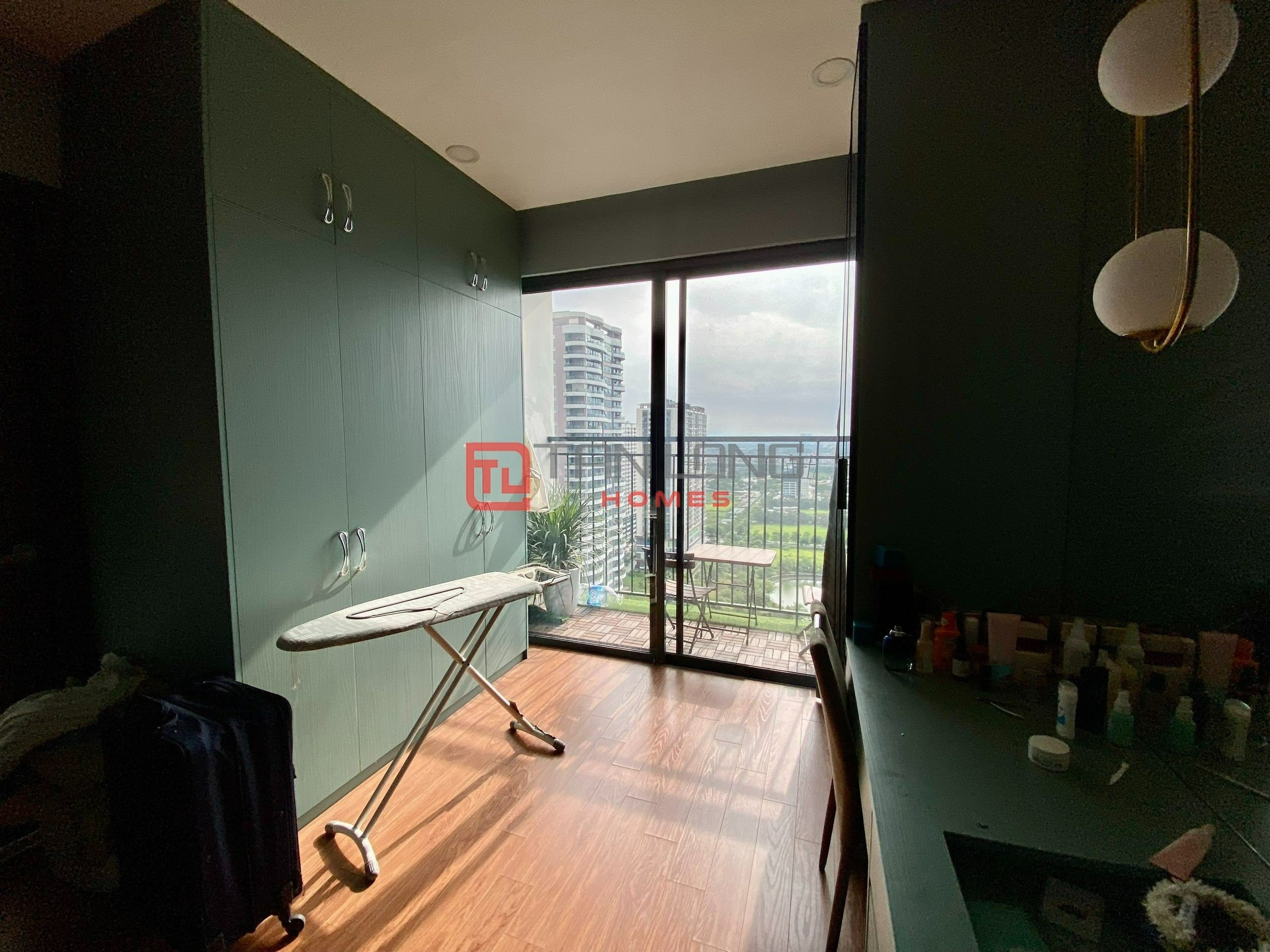 Bán căn hộ 3 ngủ 111,8m2 full đồ view thoáng, sổ có sẵn tại N03T3 Ngoại Giao Đoàn 6
