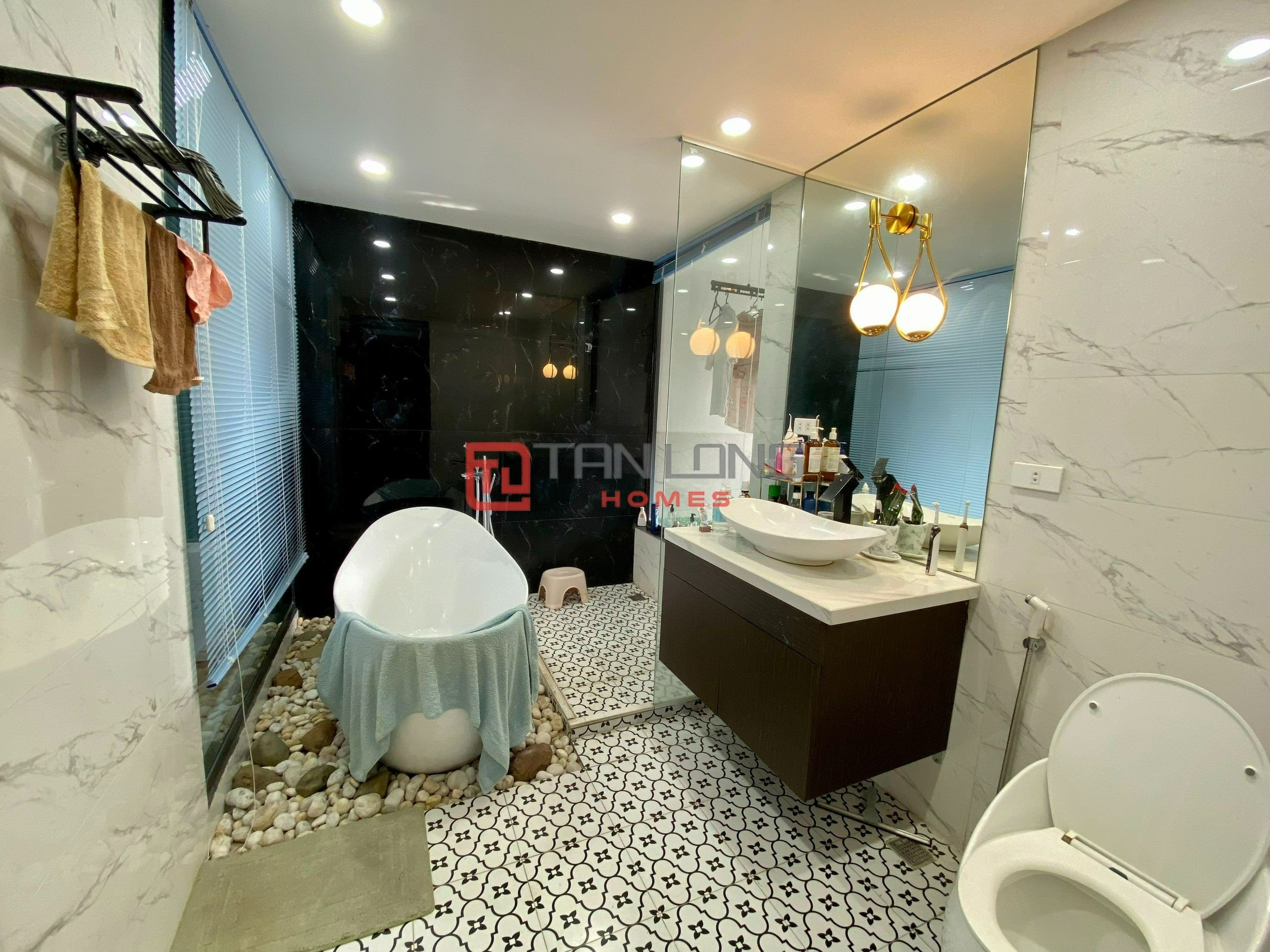 Bán căn hộ 3 ngủ 111,8m2 full đồ view thoáng, sổ có sẵn tại N03T3 Ngoại Giao Đoàn 7