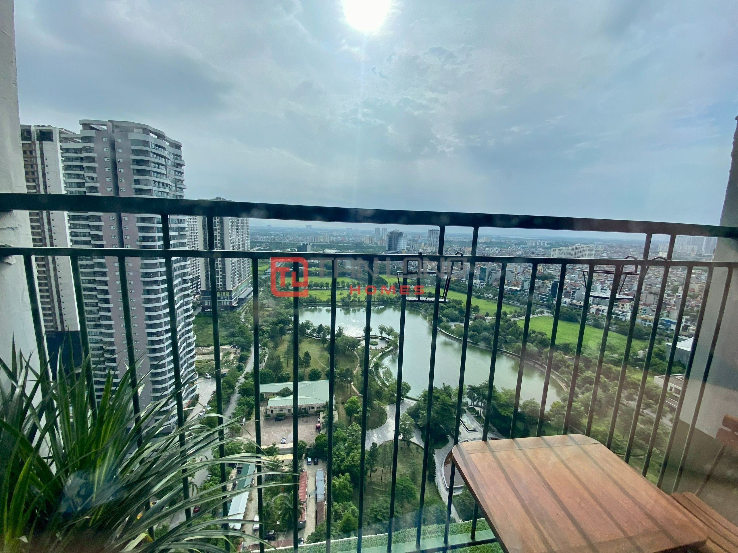 Bán căn hộ 3 ngủ 111,8m2 full đồ view thoáng, sổ có sẵn tại N03T3 Ngoại Giao Đoàn 9
