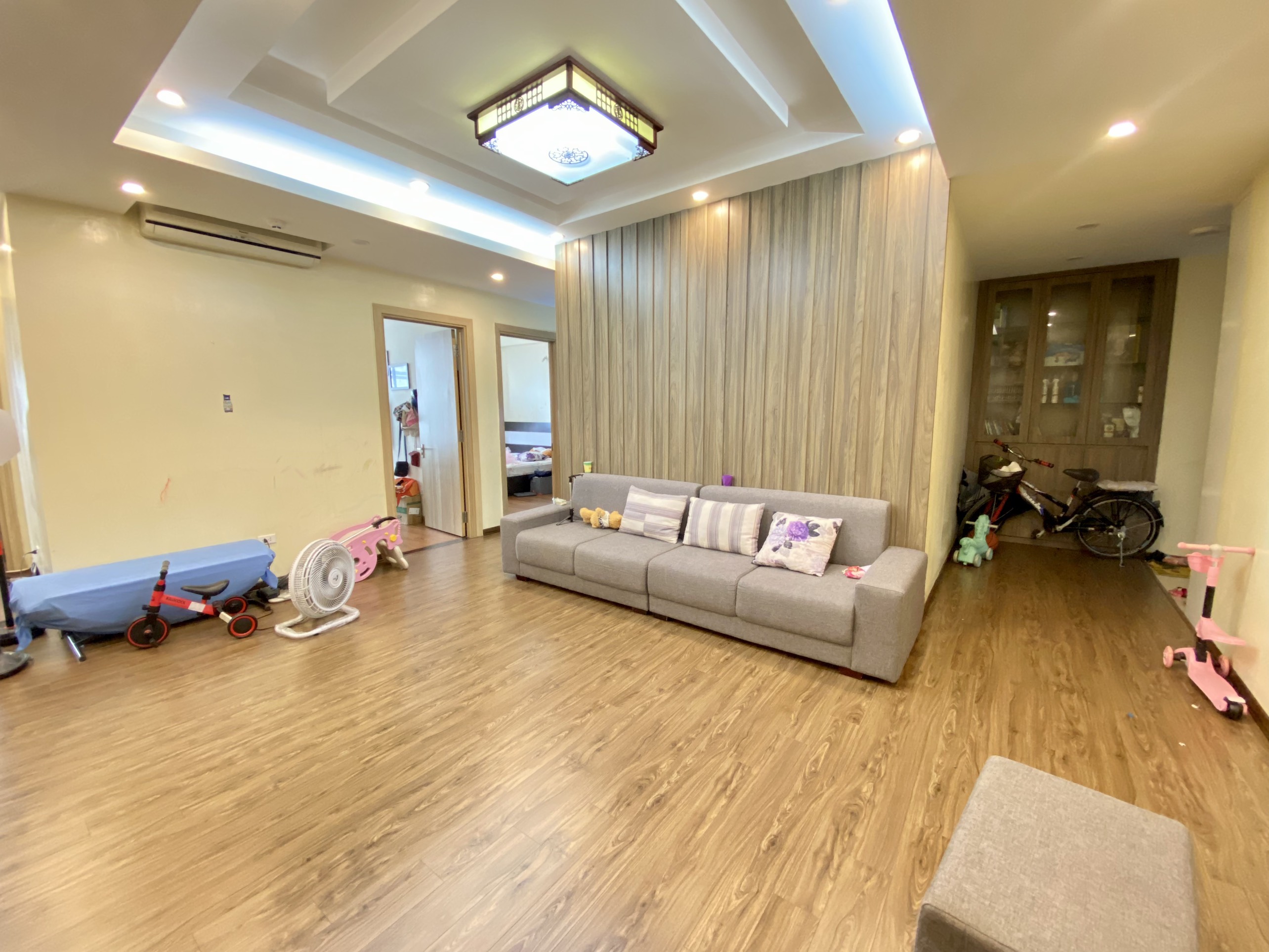 Bán căn hộ 3 ngủ 111m2 tầng cao, full đồ mới tại N04B Ngoại Giao Đoàn 2