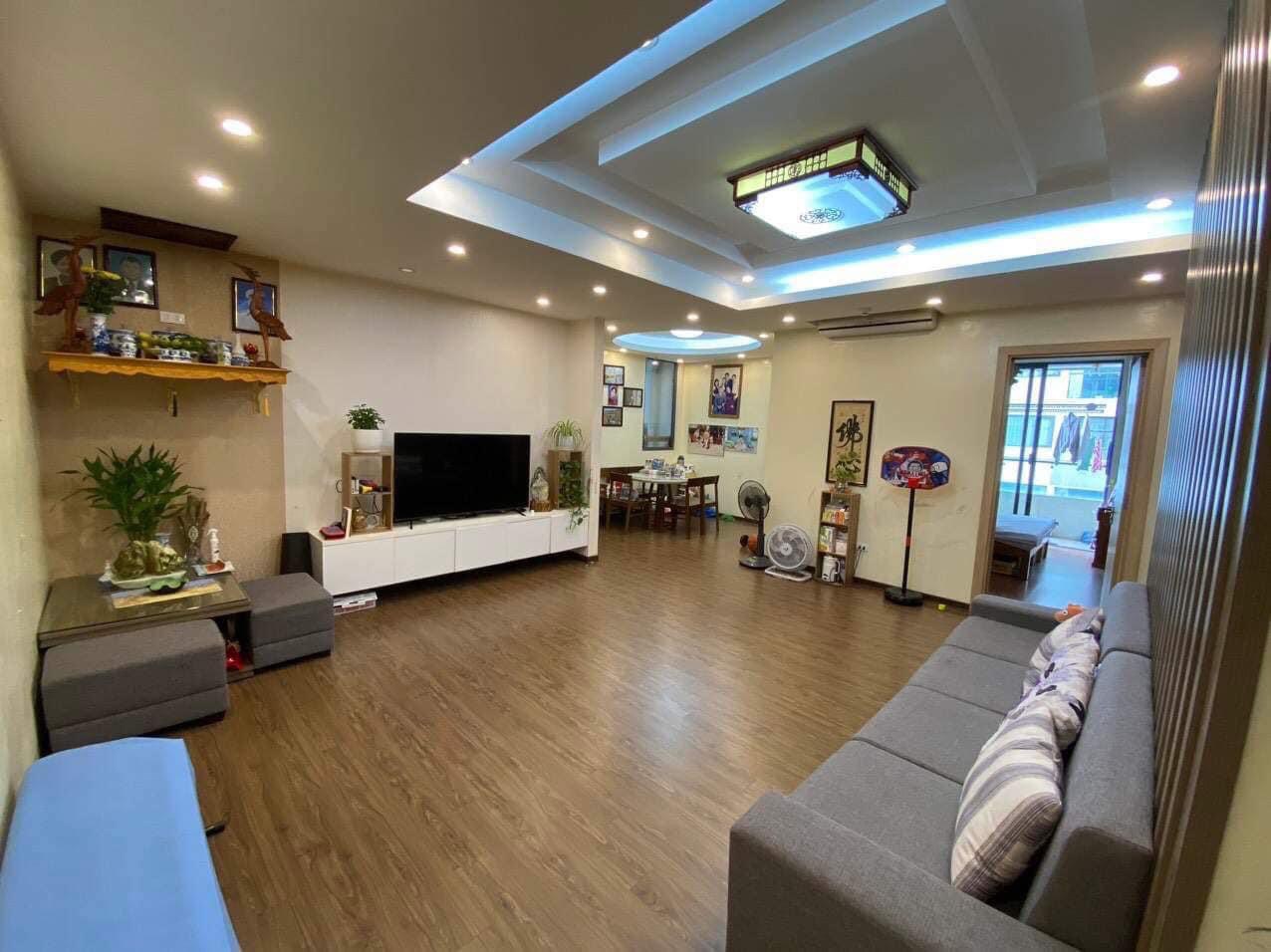 Bán căn hộ 3 ngủ 111m2 tầng cao, full đồ mới tại N04B Ngoại Giao Đoàn 3