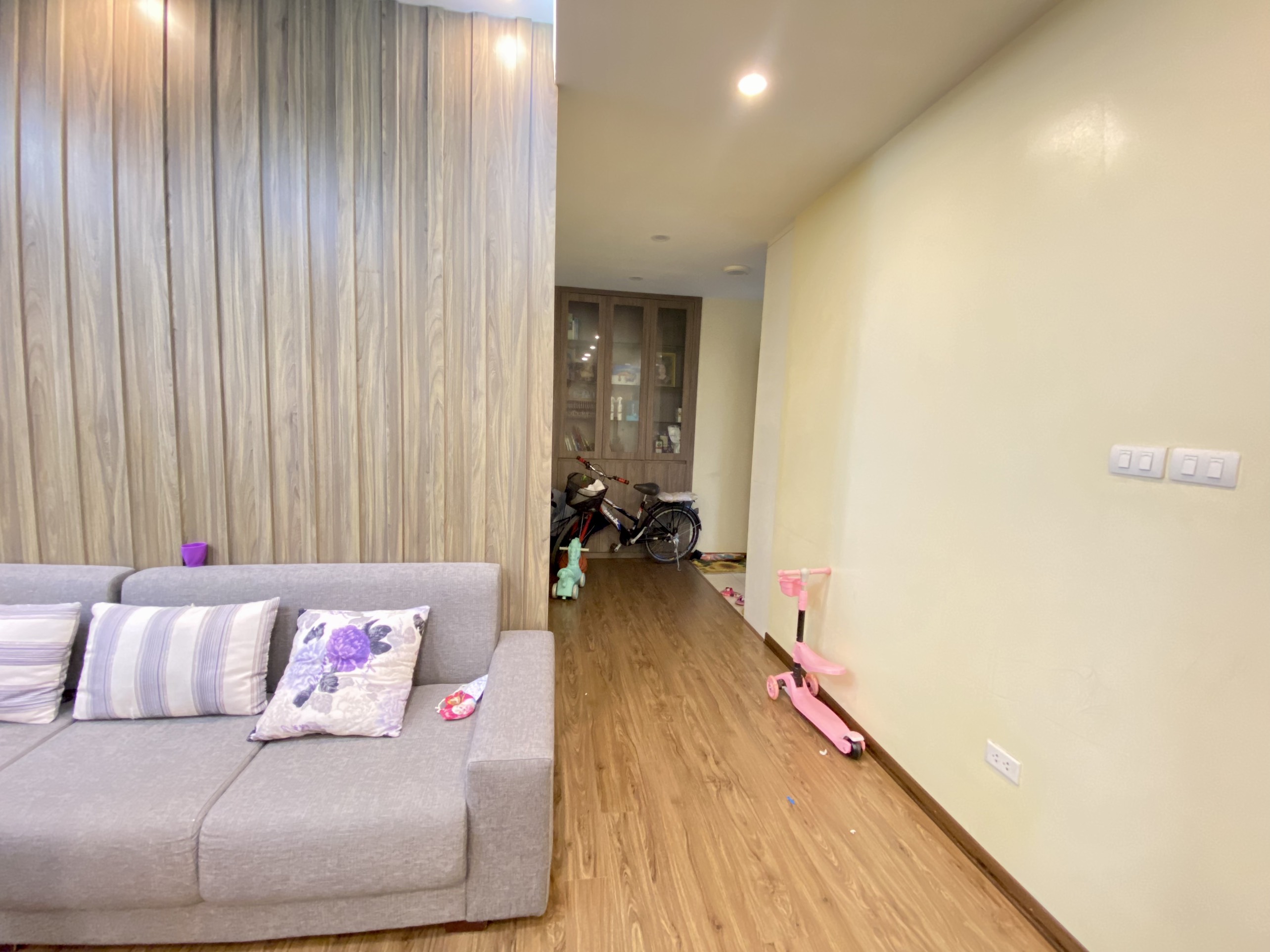 Bán căn hộ 3 ngủ 111m2 tầng cao, full đồ mới tại N04B Ngoại Giao Đoàn 4