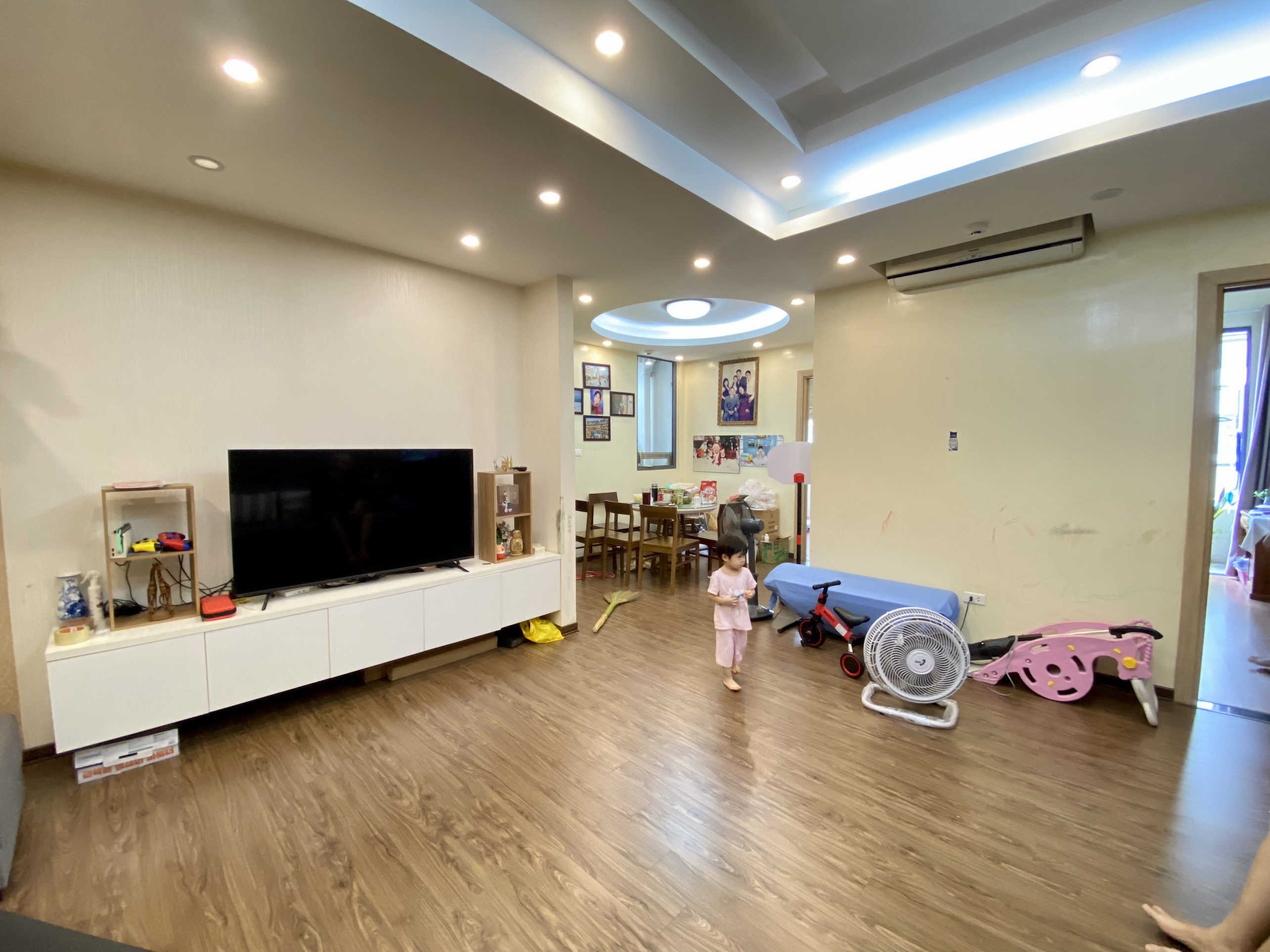 Bán căn hộ 3 ngủ 111m2 tầng cao, full đồ mới tại N04B Ngoại Giao Đoàn 5