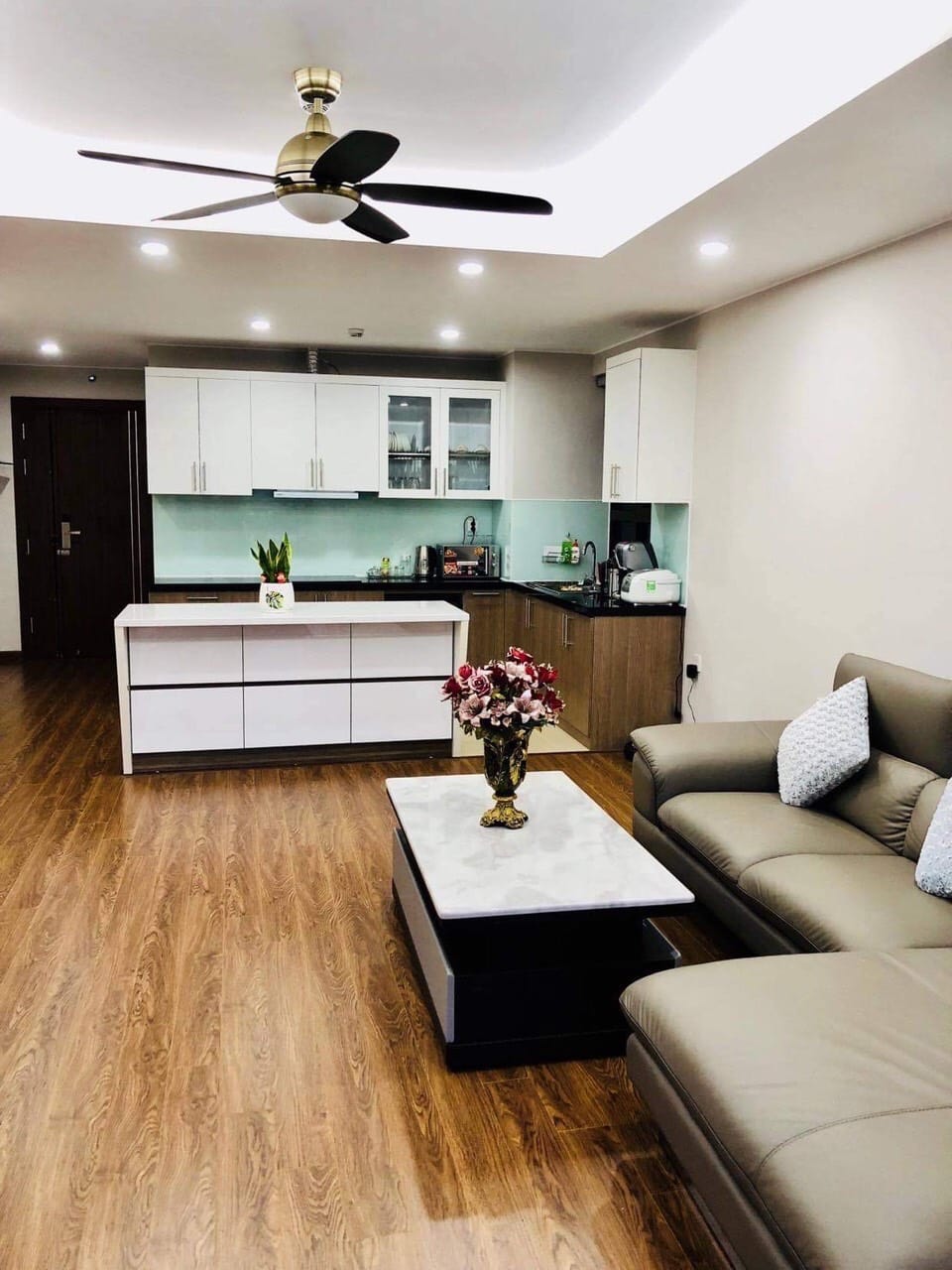 Bán căn hộ 3 ngủ 118m2 tầng cao full đồ tòa N03T7 Ngoại Giao Đoàn Hà Nội 3