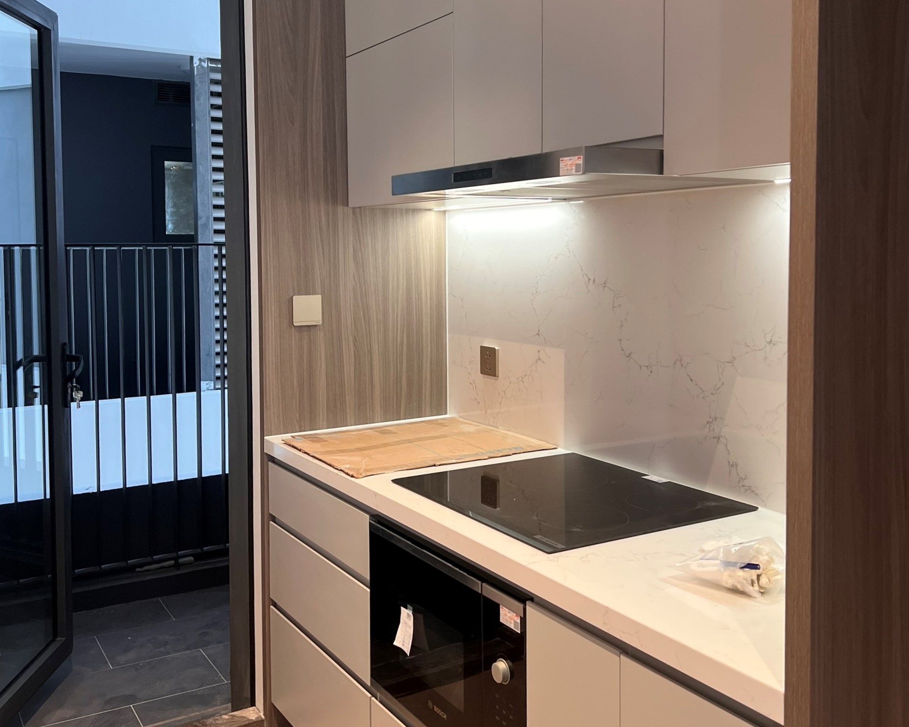 Bán căn hộ 3 ngủ 126m2 đồ cơ bản tòa N01T6 Ngoại Giao Đoàn 2