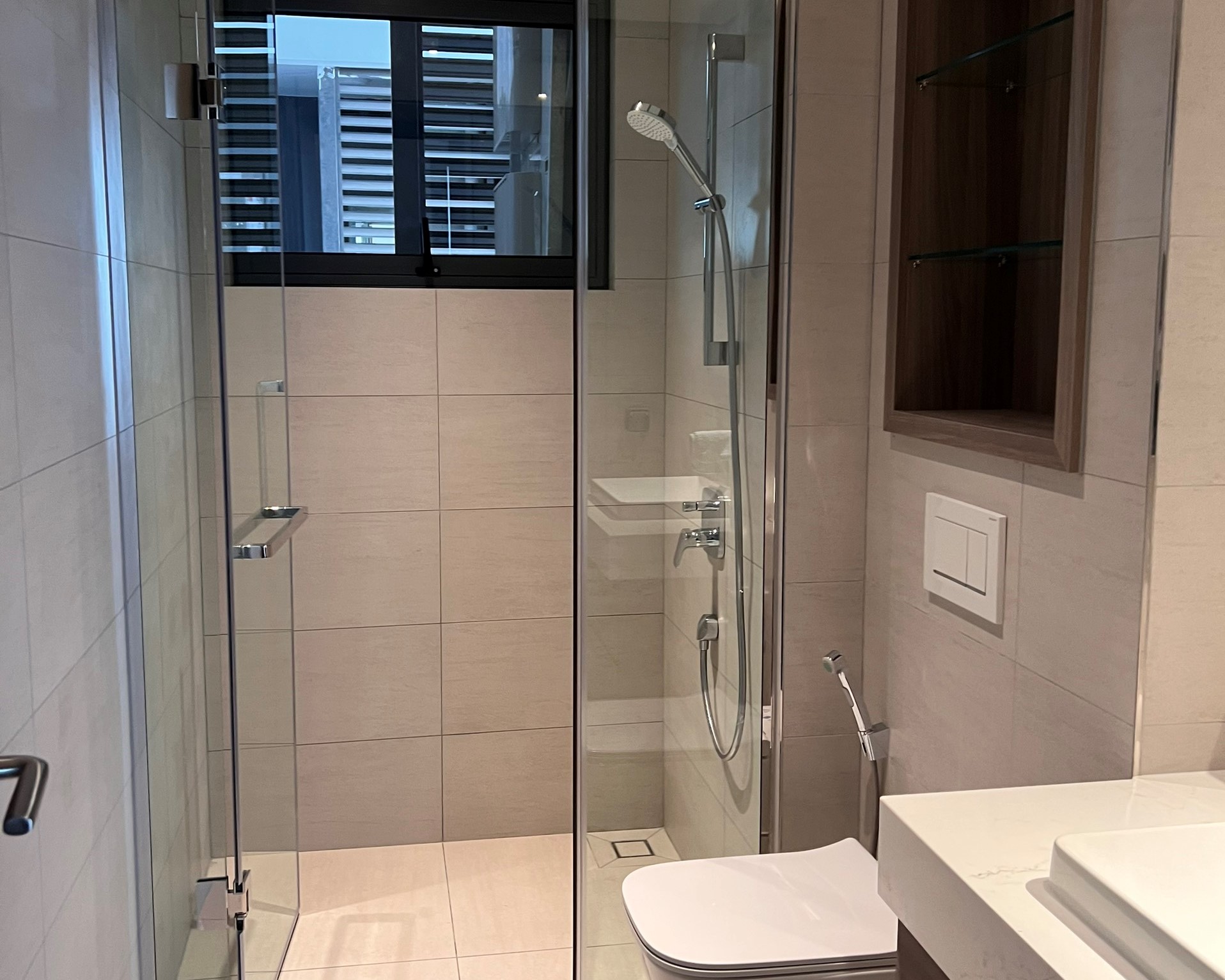 Bán căn hộ 3 ngủ 126m2 đồ cơ bản tòa N01T6 Ngoại Giao Đoàn 4