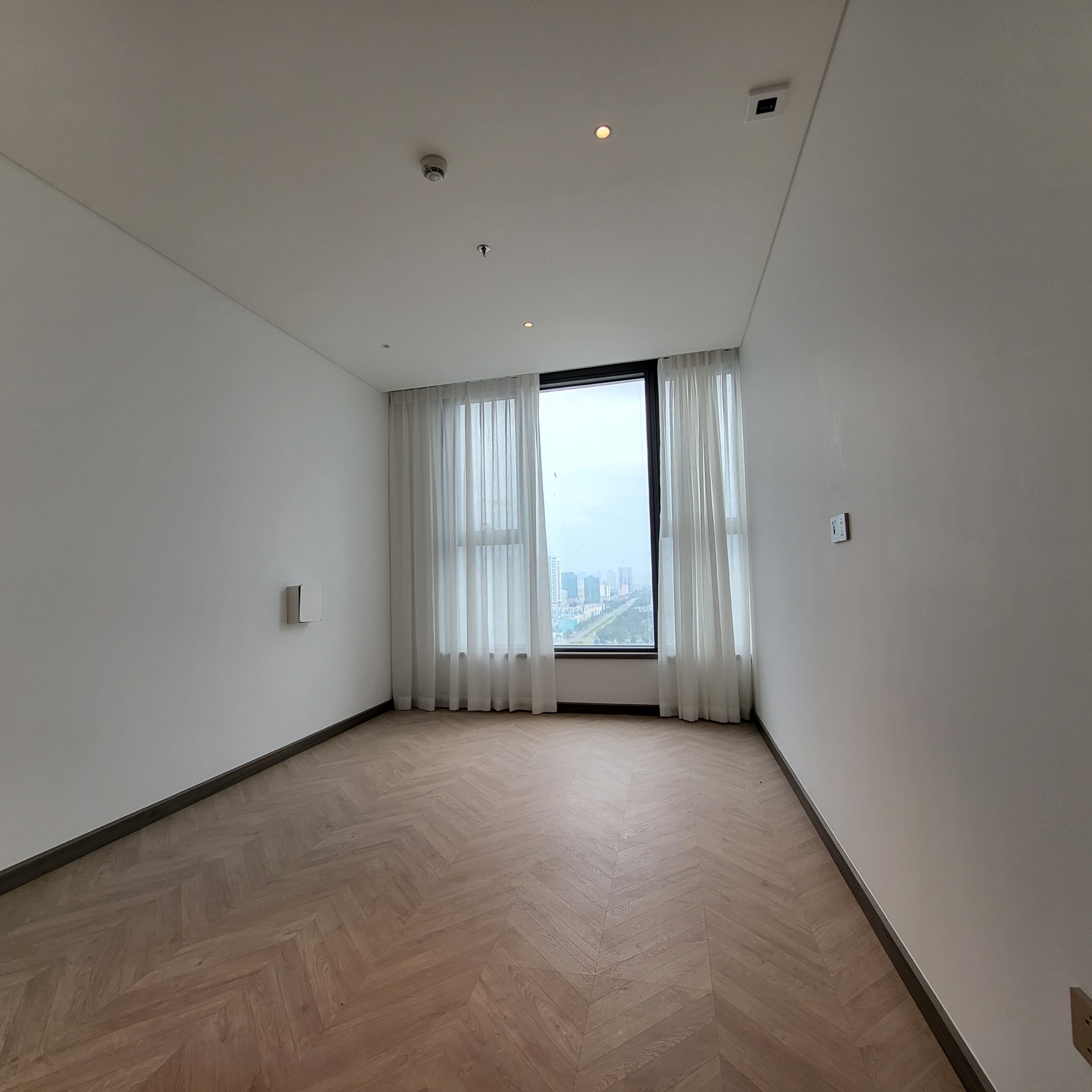 Bán căn hộ 3 ngủ 141m2 tầng trung tòa N01T6 Ngoại Giao Đoàn 4