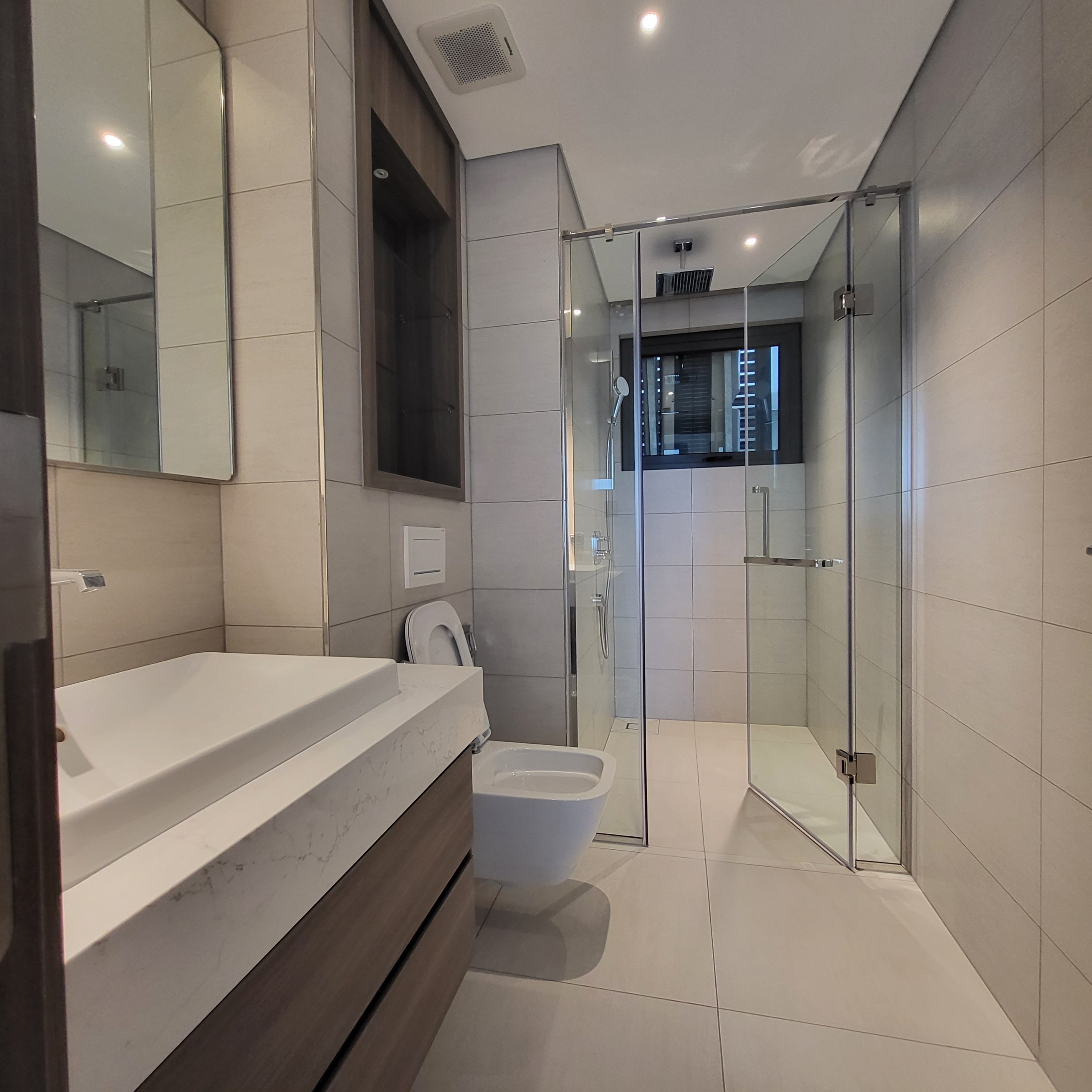 Bán căn hộ 3 ngủ 141m2 tầng trung tòa N01T6 Ngoại Giao Đoàn 5