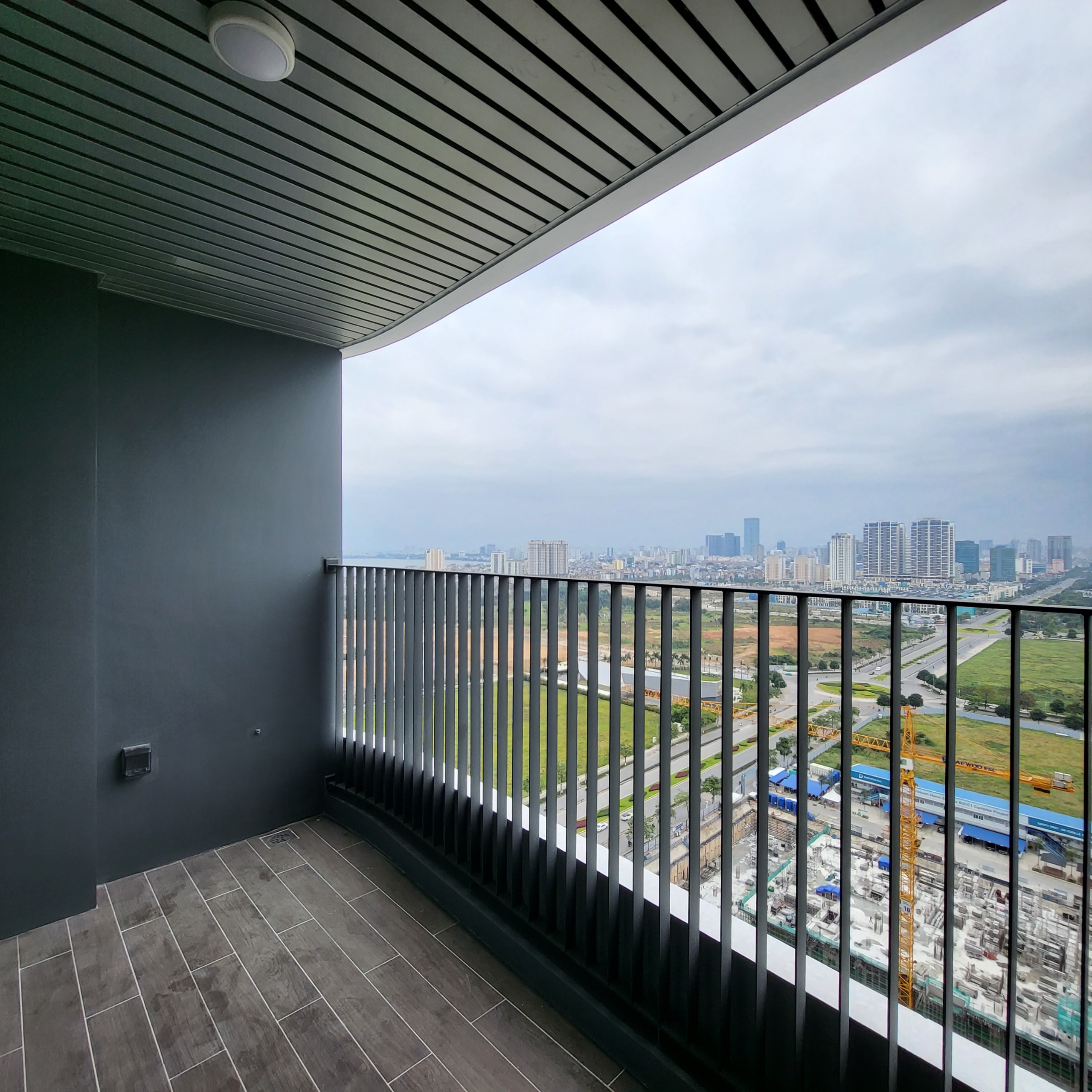 Bán căn hộ 3 ngủ 141m2 tầng trung tòa N01T6 Ngoại Giao Đoàn 6