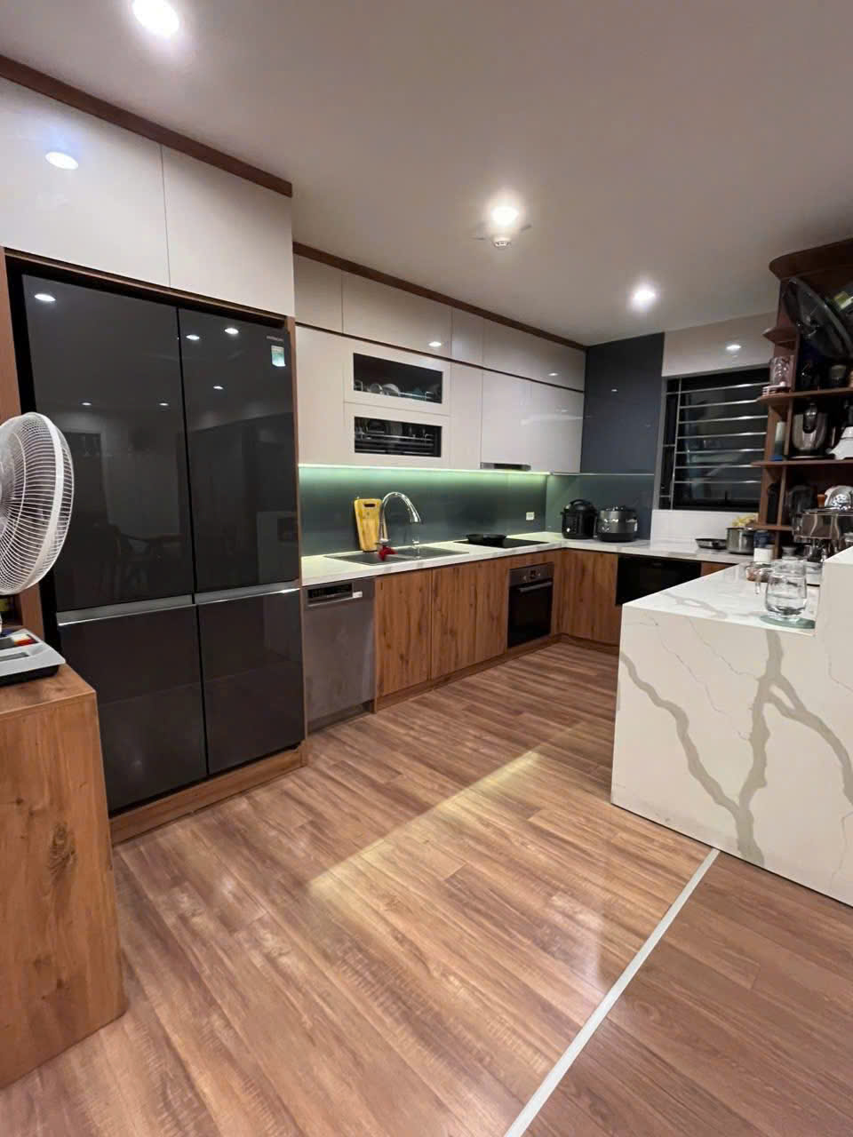 Bán căn hộ 3 phòng ngủ + 1 Ngoại Giao Đoàn tòa N01T2, 128m², tầng trung ban công Đông & Nam 2