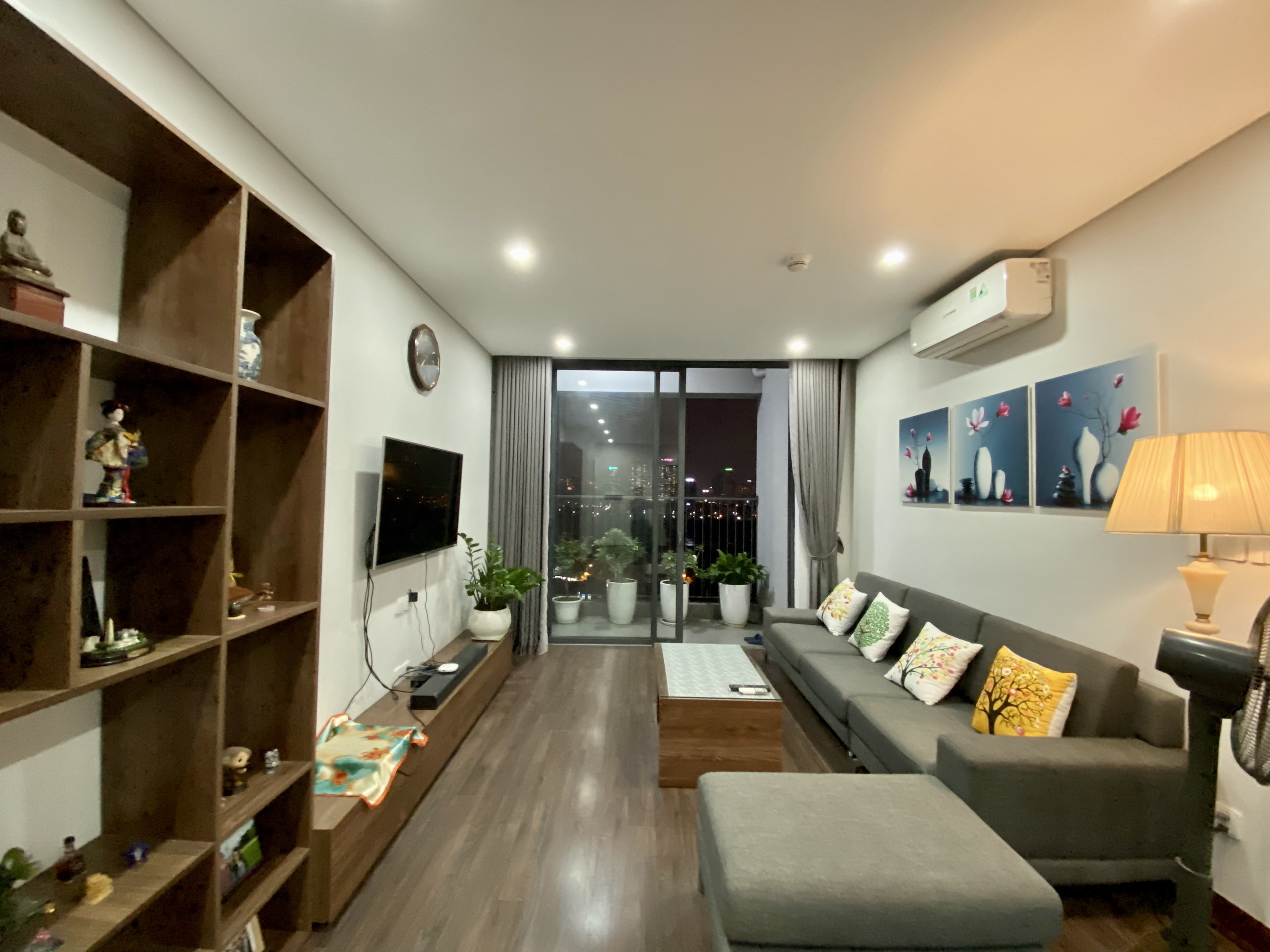 Bán căn hộ 3 phòng ngủ tầng cao 121m2 hướng Nam tòa N03 T6 Ngoại Giao Đoàn 2