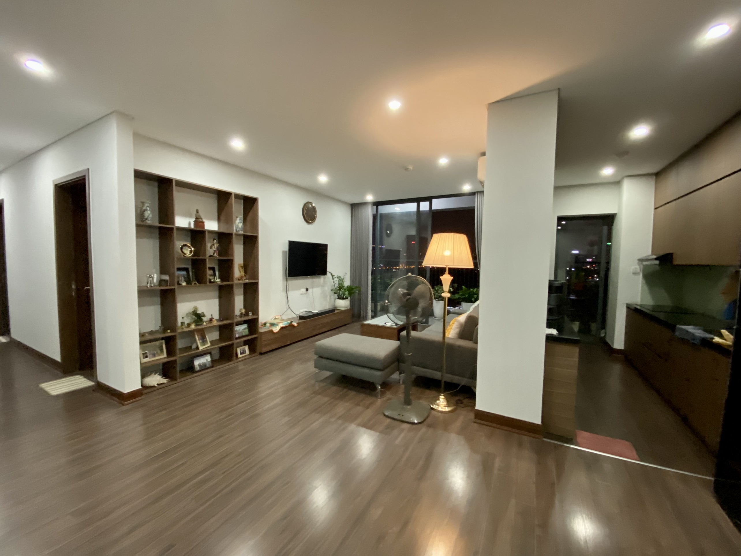 Bán căn hộ 3 phòng ngủ tầng cao 121m2 hướng Nam tòa N03 T6 Ngoại Giao Đoàn 4
