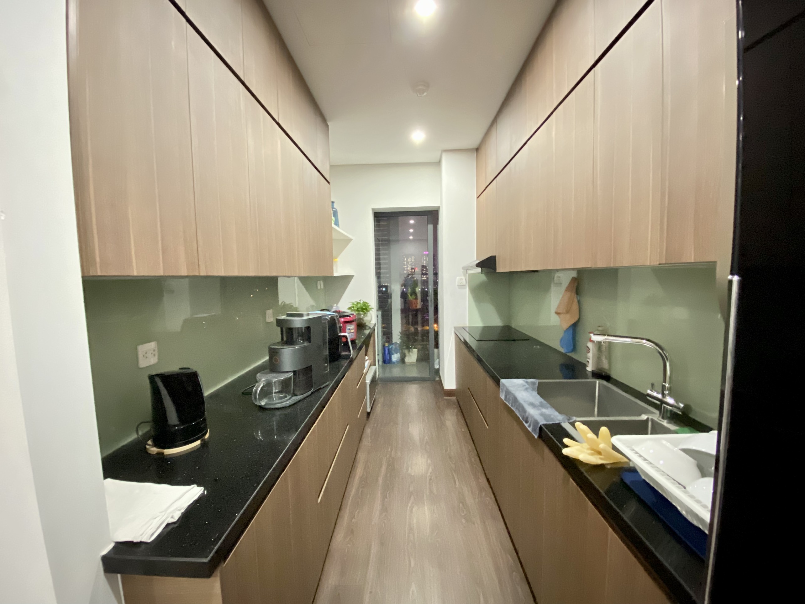 Bán căn hộ 3 phòng ngủ tầng cao 121m2 hướng Nam tòa N03 T6 Ngoại Giao Đoàn 5
