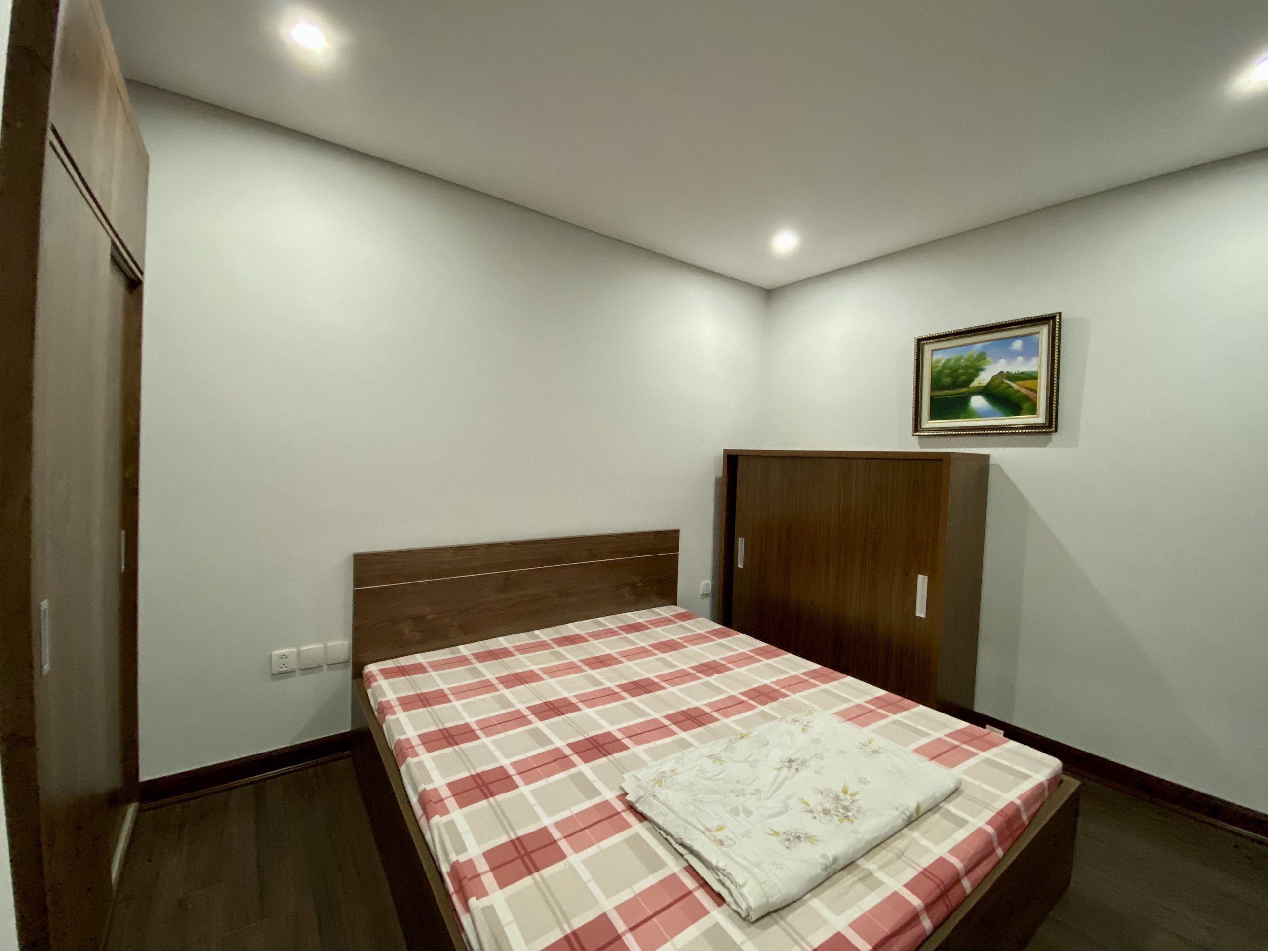 Bán căn hộ 3 phòng ngủ tầng cao 121m2 hướng Nam tòa N03 T6 Ngoại Giao Đoàn 8