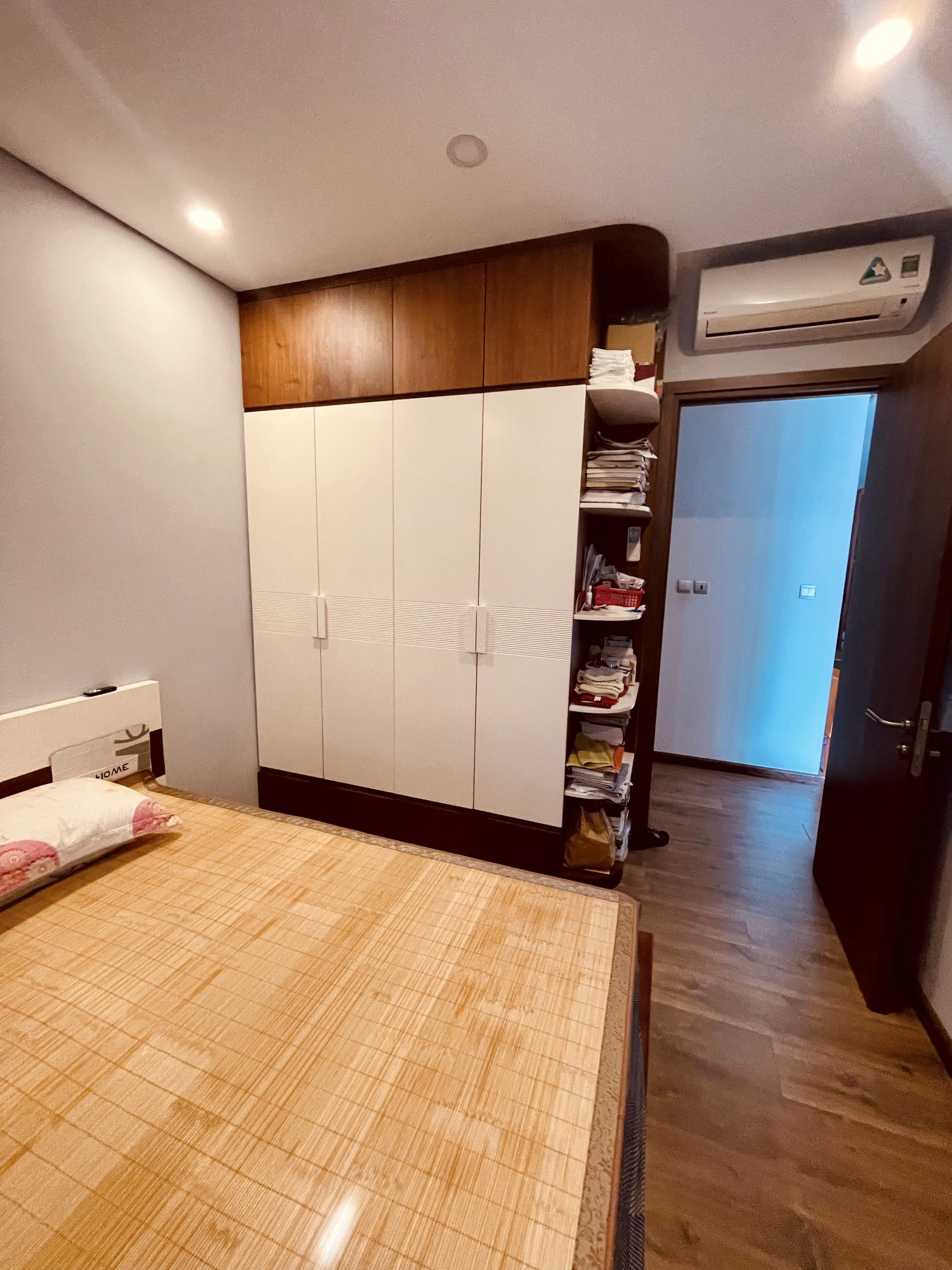 Bán căn hộ 3 phòng ngủ tòa N01T4 Ngoại giao đoàn 4