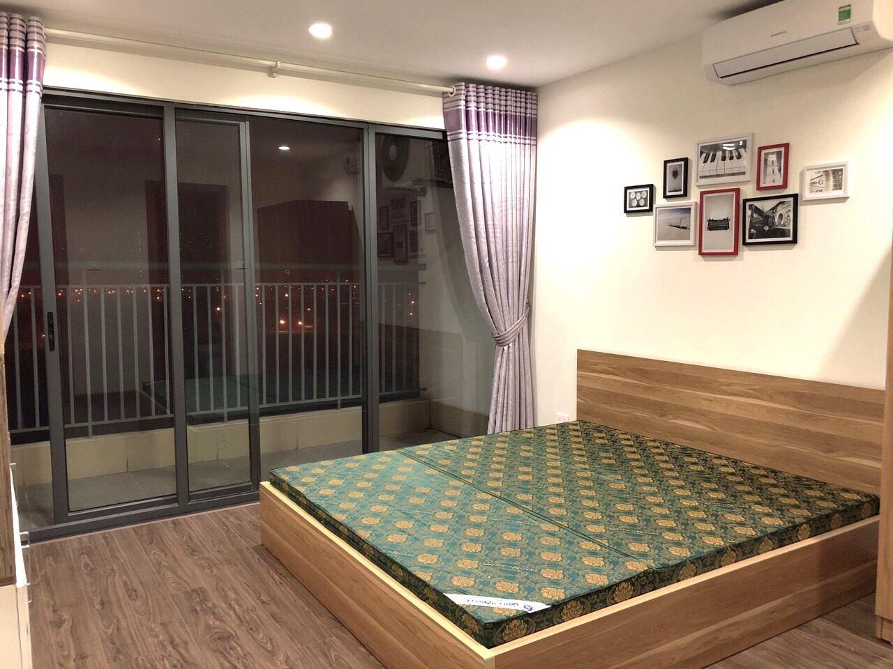 Bán căn hộ 3PN + 1, DT 130m2 full đồ mới, sẵn sổ đỏ, tòa N01T2 Ngoại Giao Đoàn 4