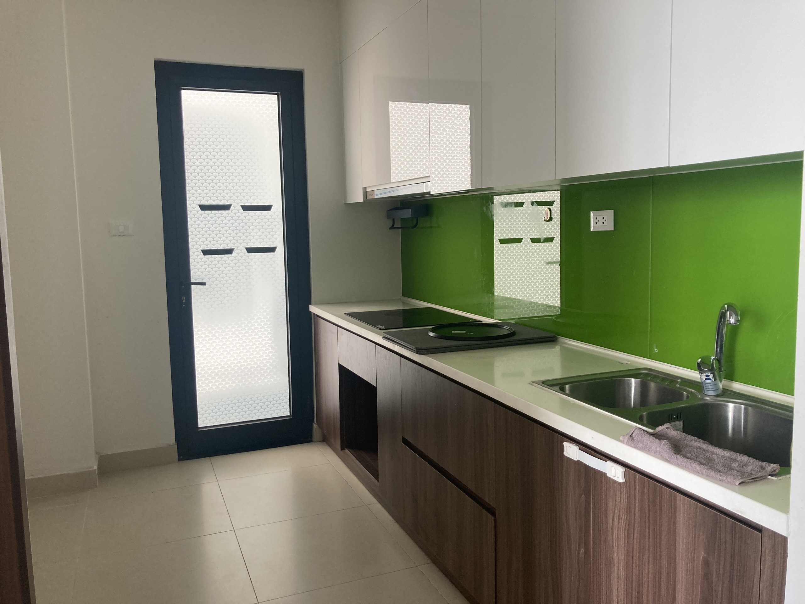 Bán căn hộ 3PN tầng cao nội thất cơ bản tòa N01T1 Ngoại giao đoàn 2
