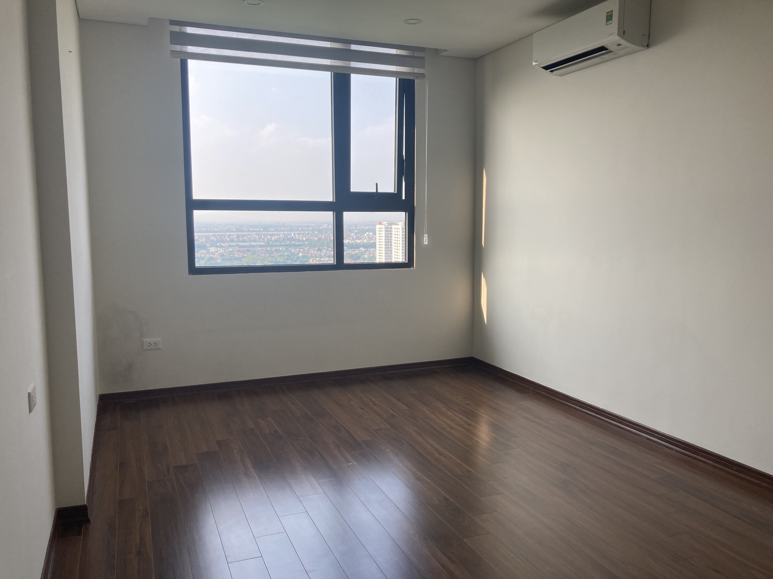 Bán căn hộ 3PN tầng cao nội thất cơ bản tòa N01T1 Ngoại giao đoàn 3