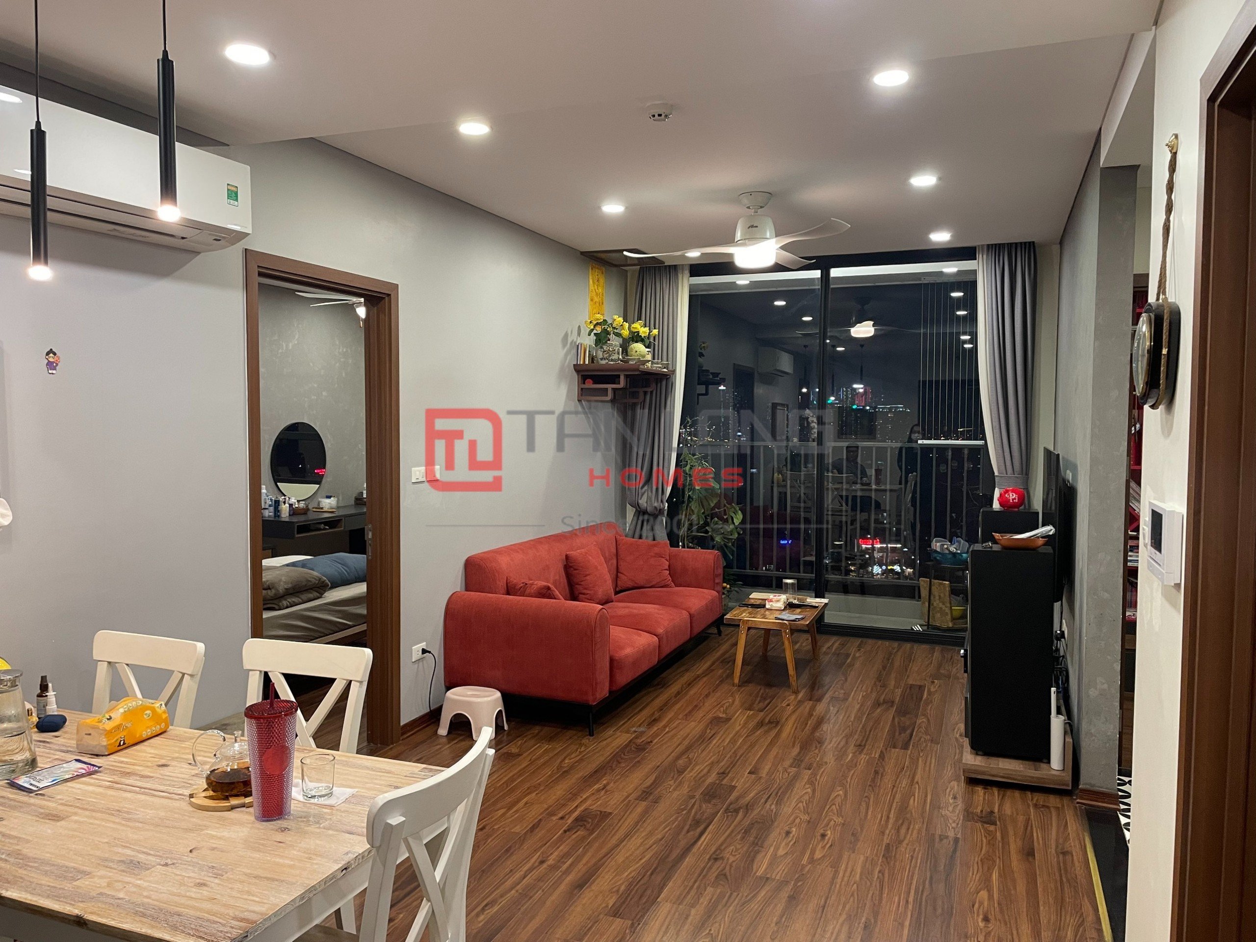 Bán căn hộ 3PN/95m2 full đồ, sẵn sổ đỏ, view hồ Ngoại Giao Đoàn tòa N01T1 2