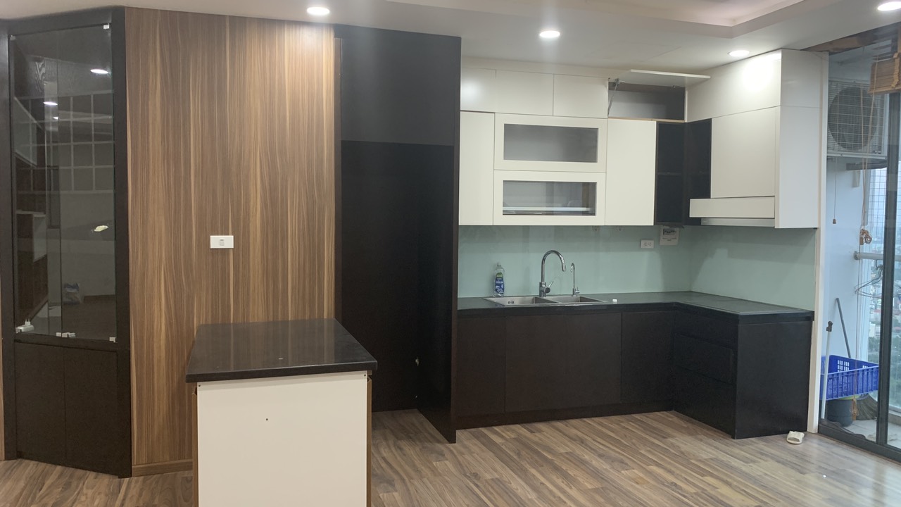 Bán căn hộ 4 phòng ngủ cực hiếm ban công đông nam thoáng mát tòa N04B 2