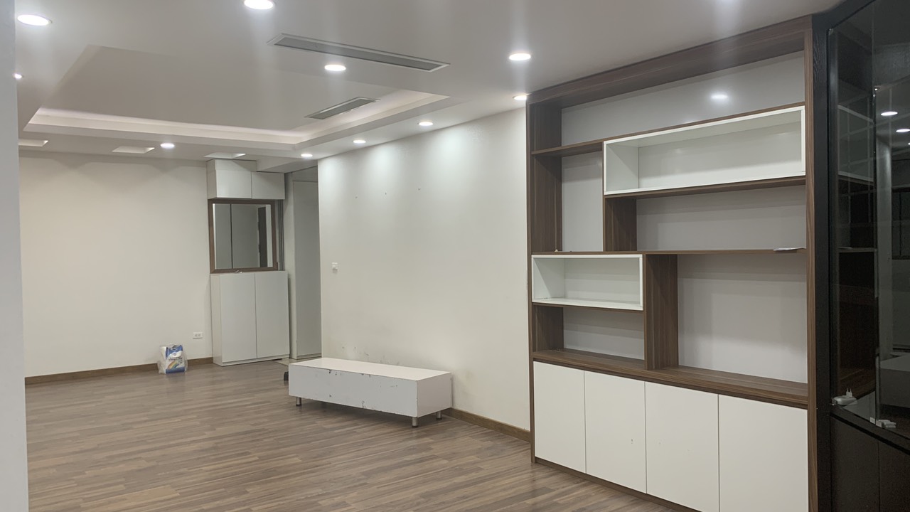 Bán căn hộ 4 phòng ngủ cực hiếm ban công đông nam thoáng mát tòa N04B 3