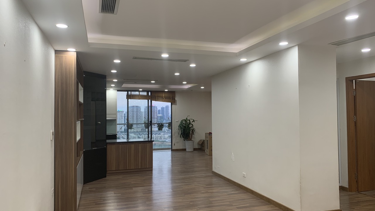 Bán căn hộ 4 phòng ngủ cực hiếm ban công đông nam thoáng mát tòa N04B 4