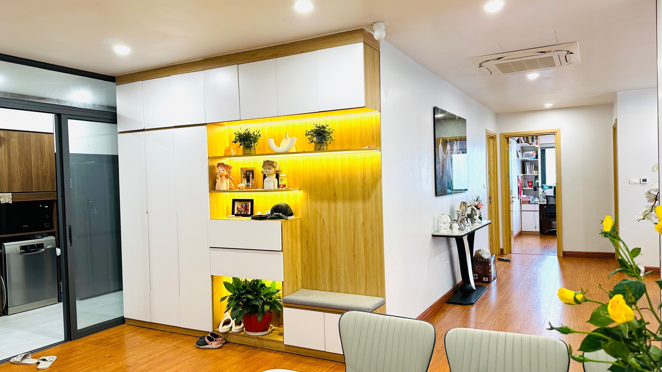 Bán căn hộ 4PN/140,3m2 full đồ sẵn sổ đỏ tòa N01T3 Ngoại Giao Đoàn 2